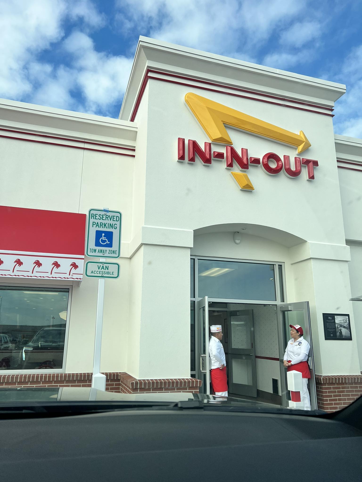 In-N-Out Burger Fans of Tennessee | There is no one in line at Lebanon ...