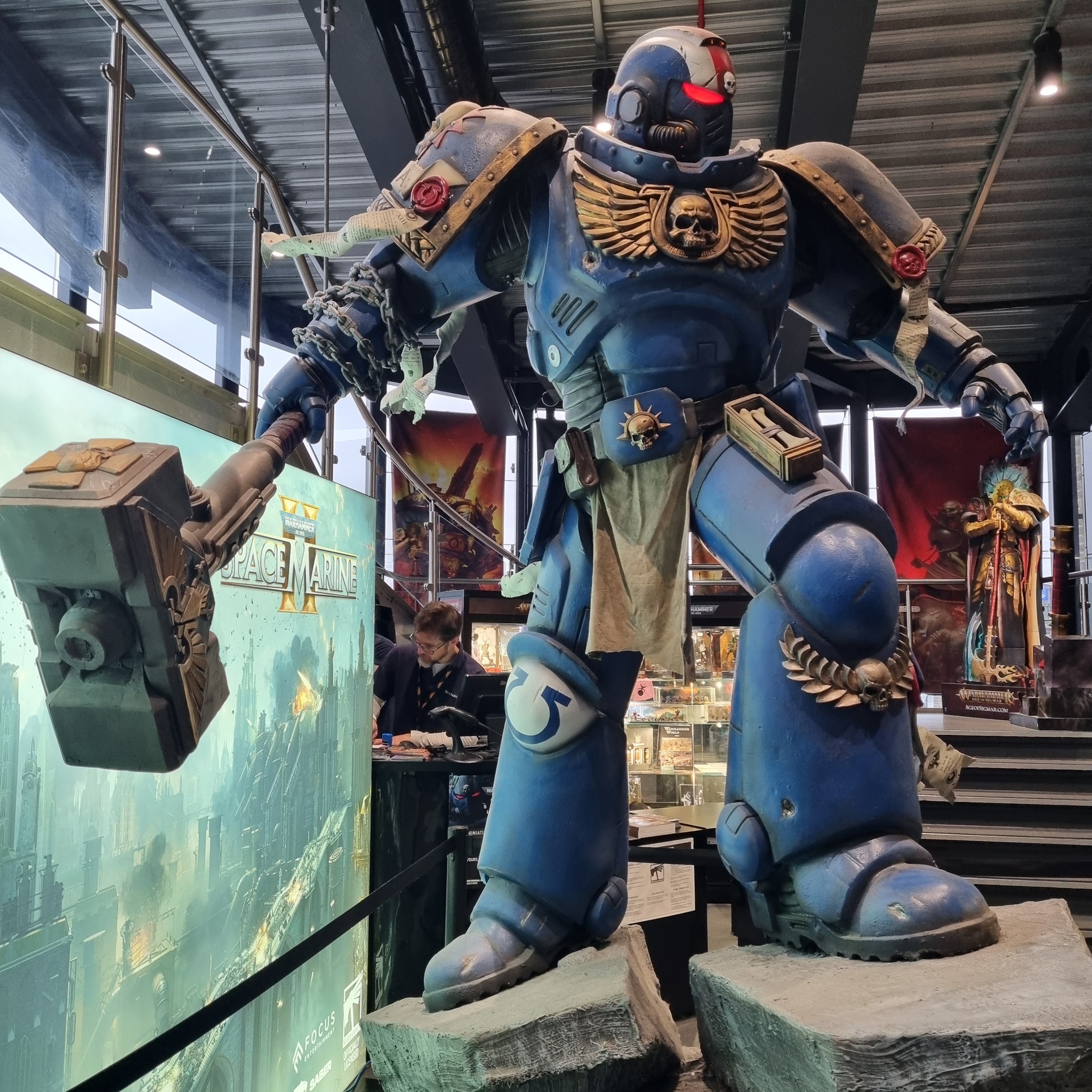 Finally made it to Warhammer world. Picked up the HQ command tanks