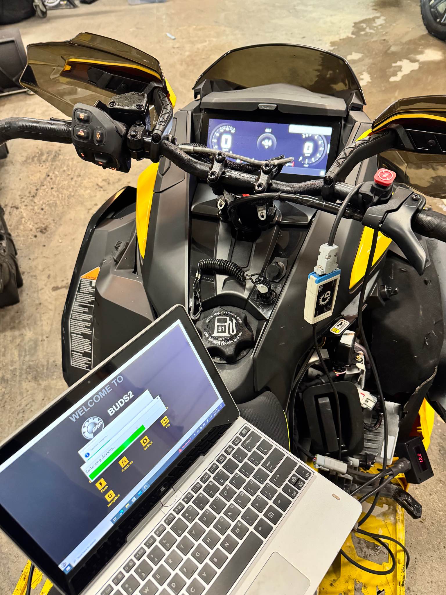 Buds2 and digital wrench scan tools for BRP and Polaris machines