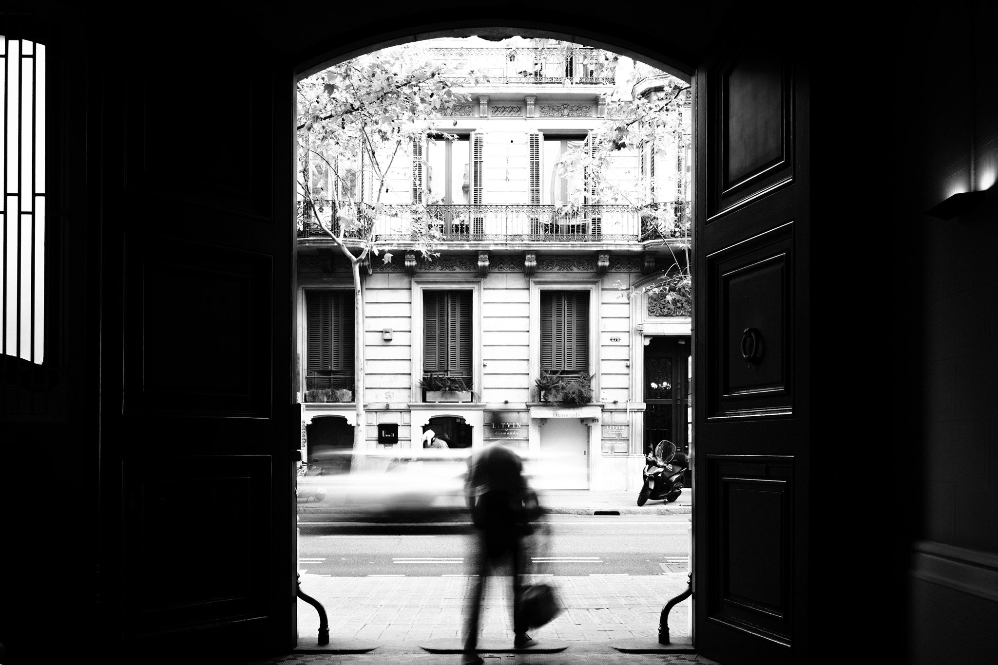A few shots in Barcelona using the X-E5 and 23mm pancake lens.