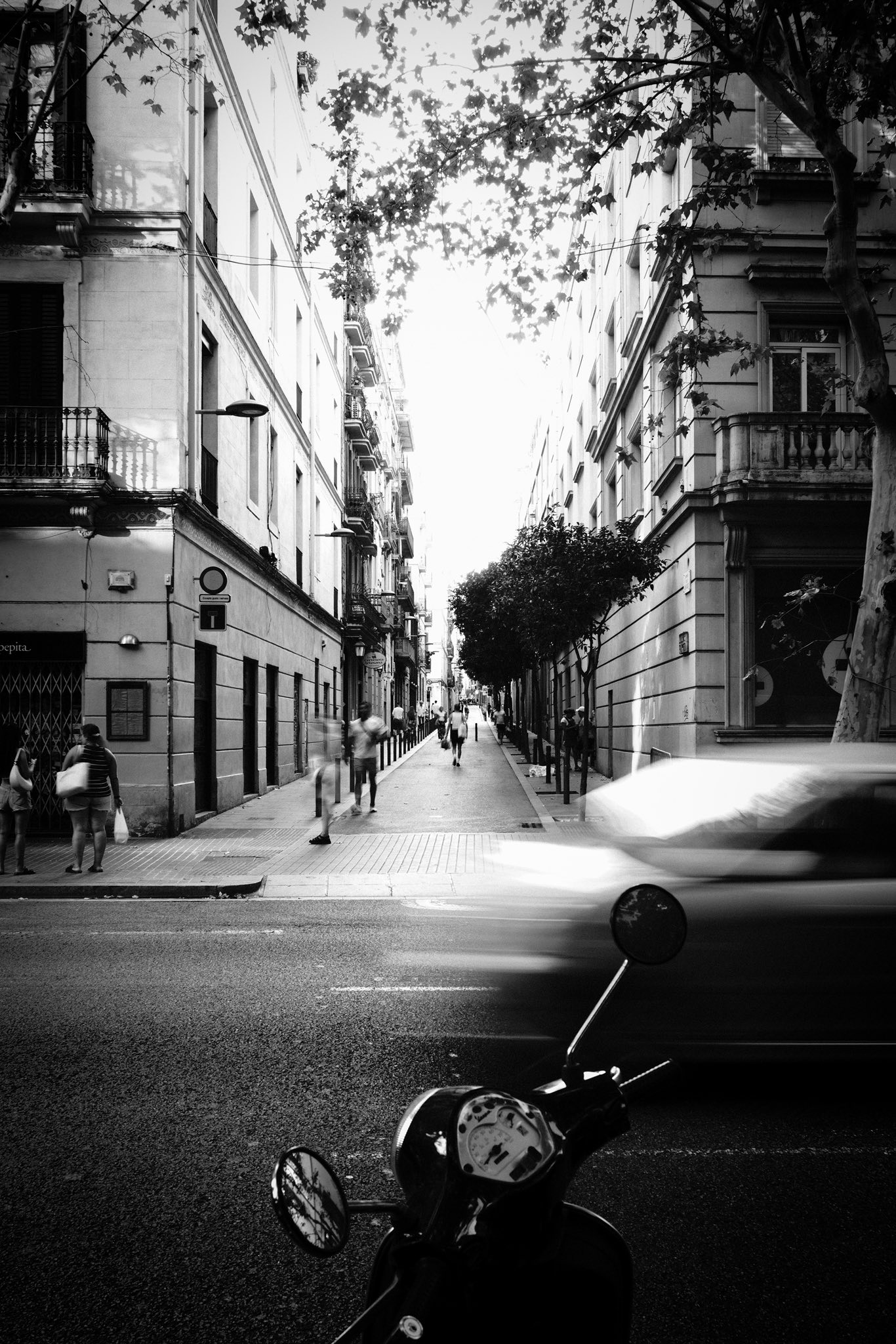 A few shots in Barcelona using the X-E5 and 23mm pancake lens.