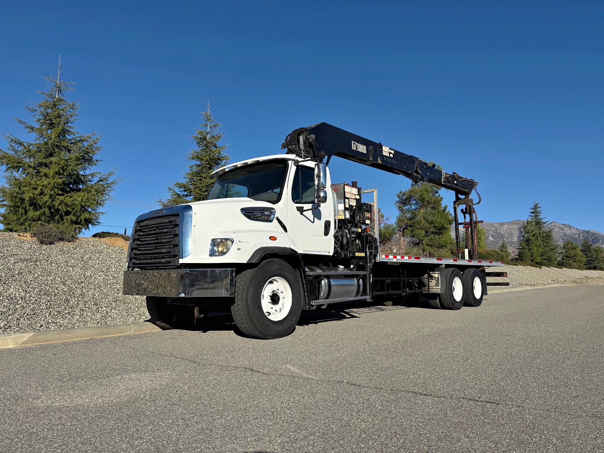 2014 Freightliner SD114 flatbed knuckle boom crane - Commercial ...