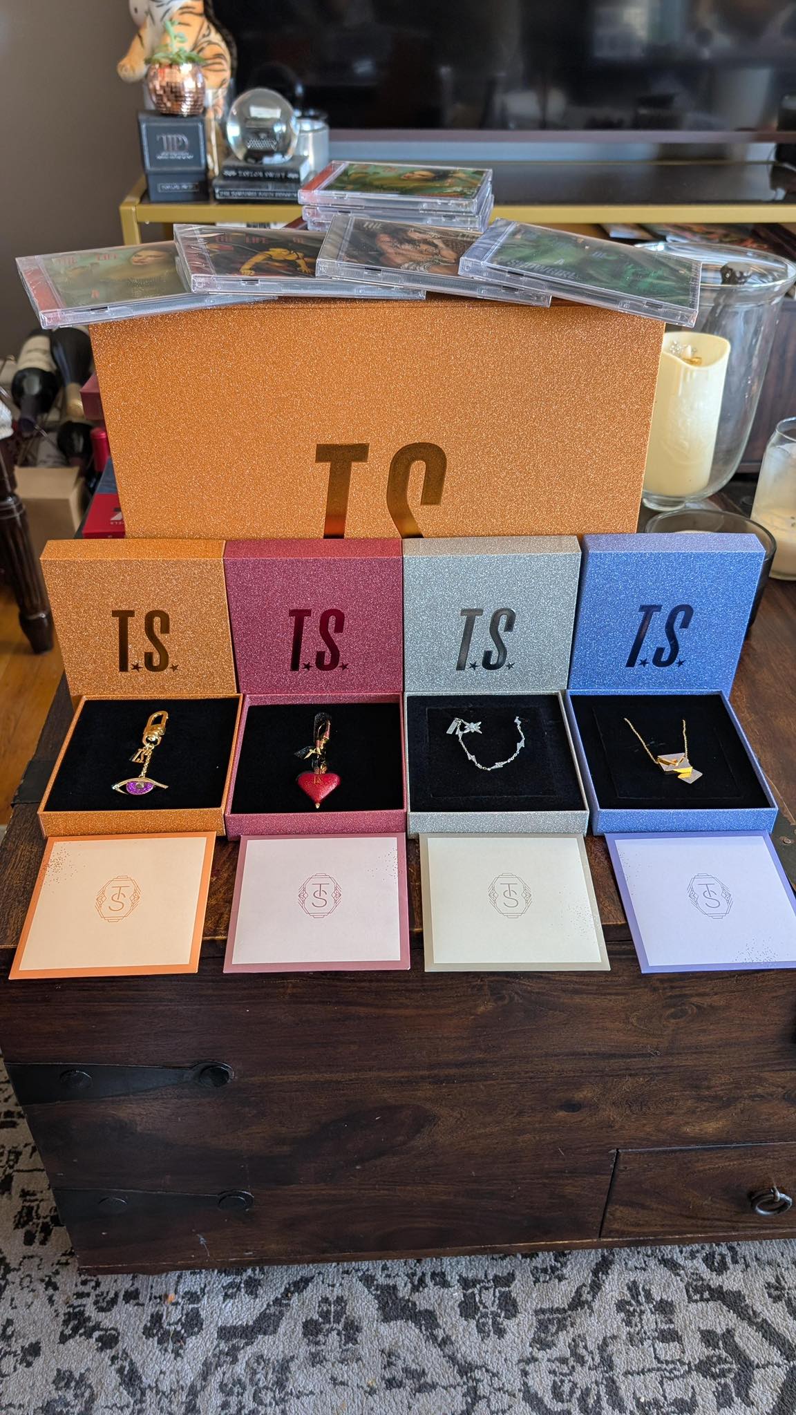 What's the meaning behind Taylor Swift's deluxe CD set charms and
