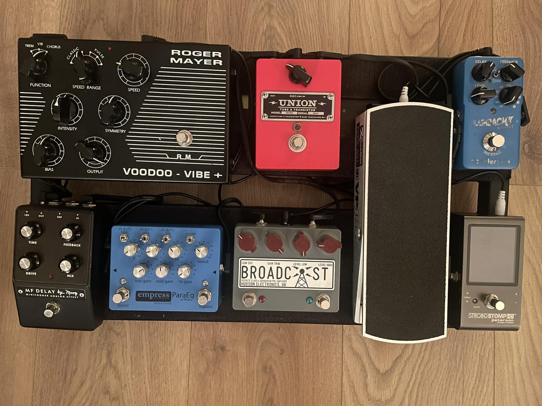Voodoo Vibe Roger Mayer: how cool are these pedals? Big tone!