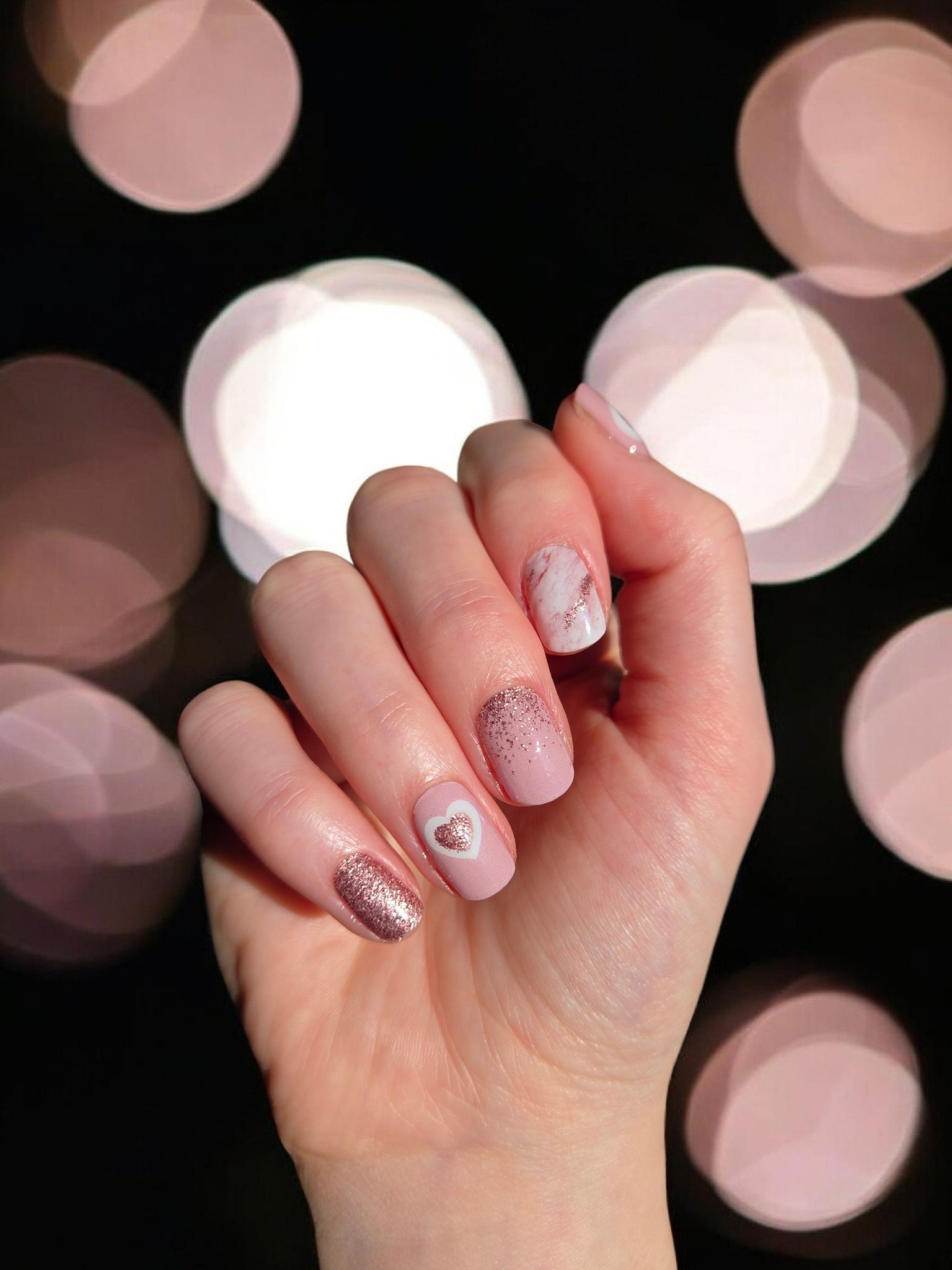 Valentine's nails with heart of gold design