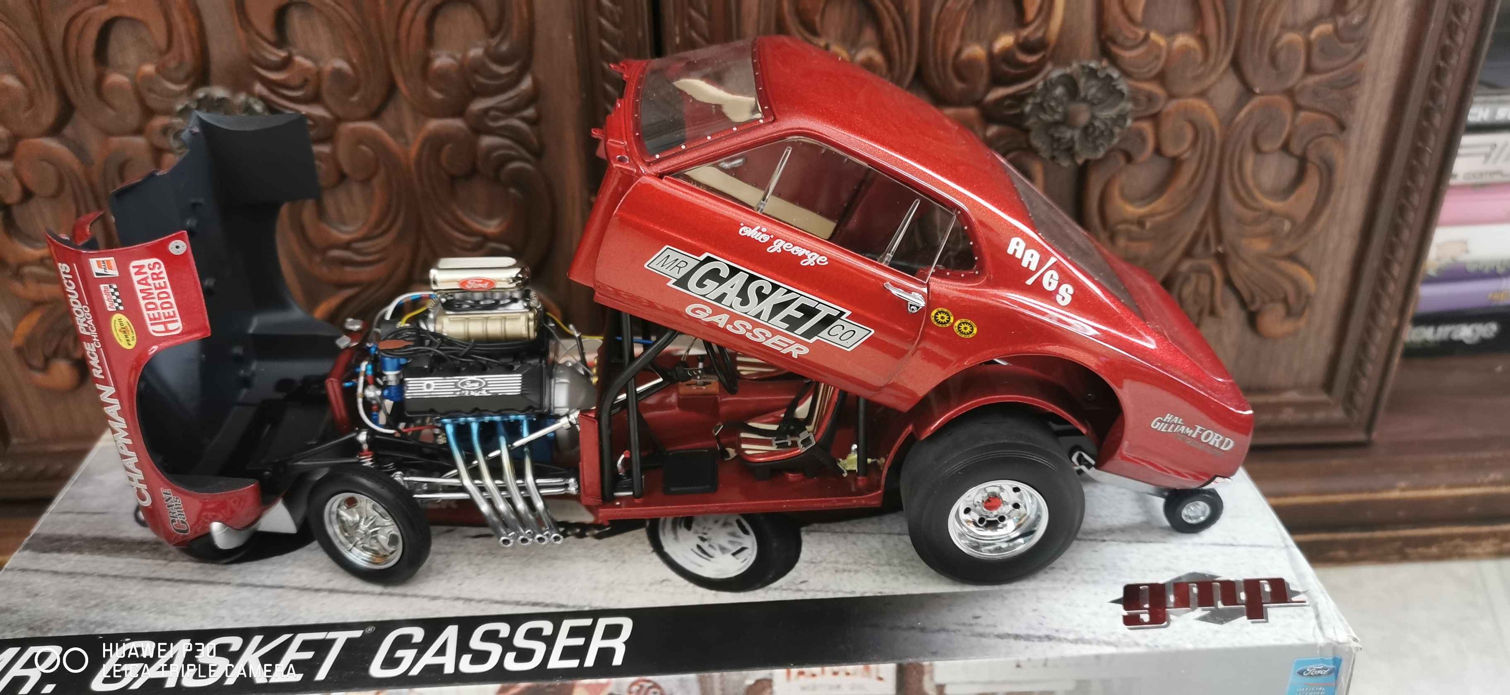 Selling this heavy 1:18 diecast replica of Mr Gaskets Gasser