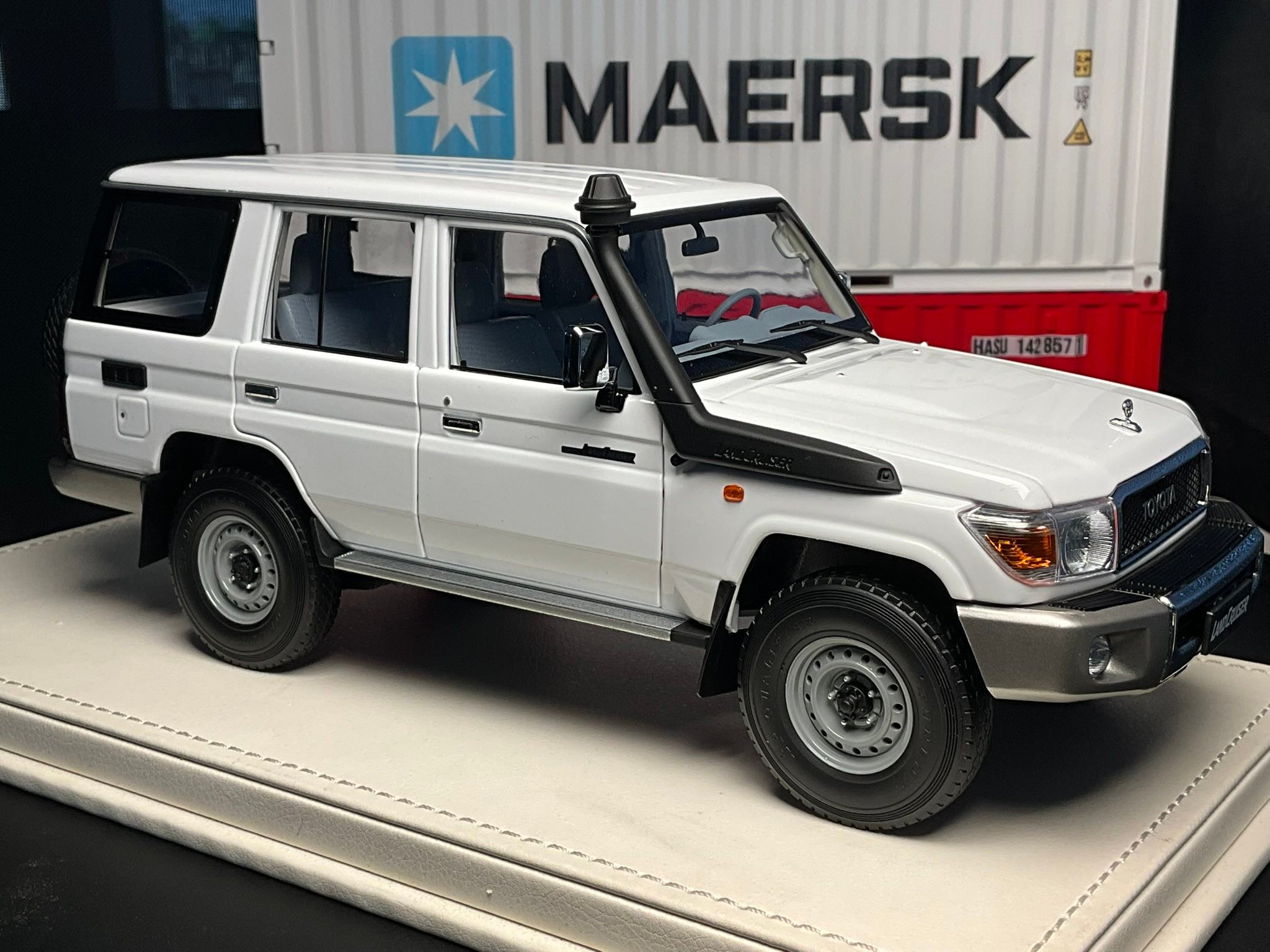 For Sale Toyota Land Cruiser LC76 Almost Real | 1:18 scale