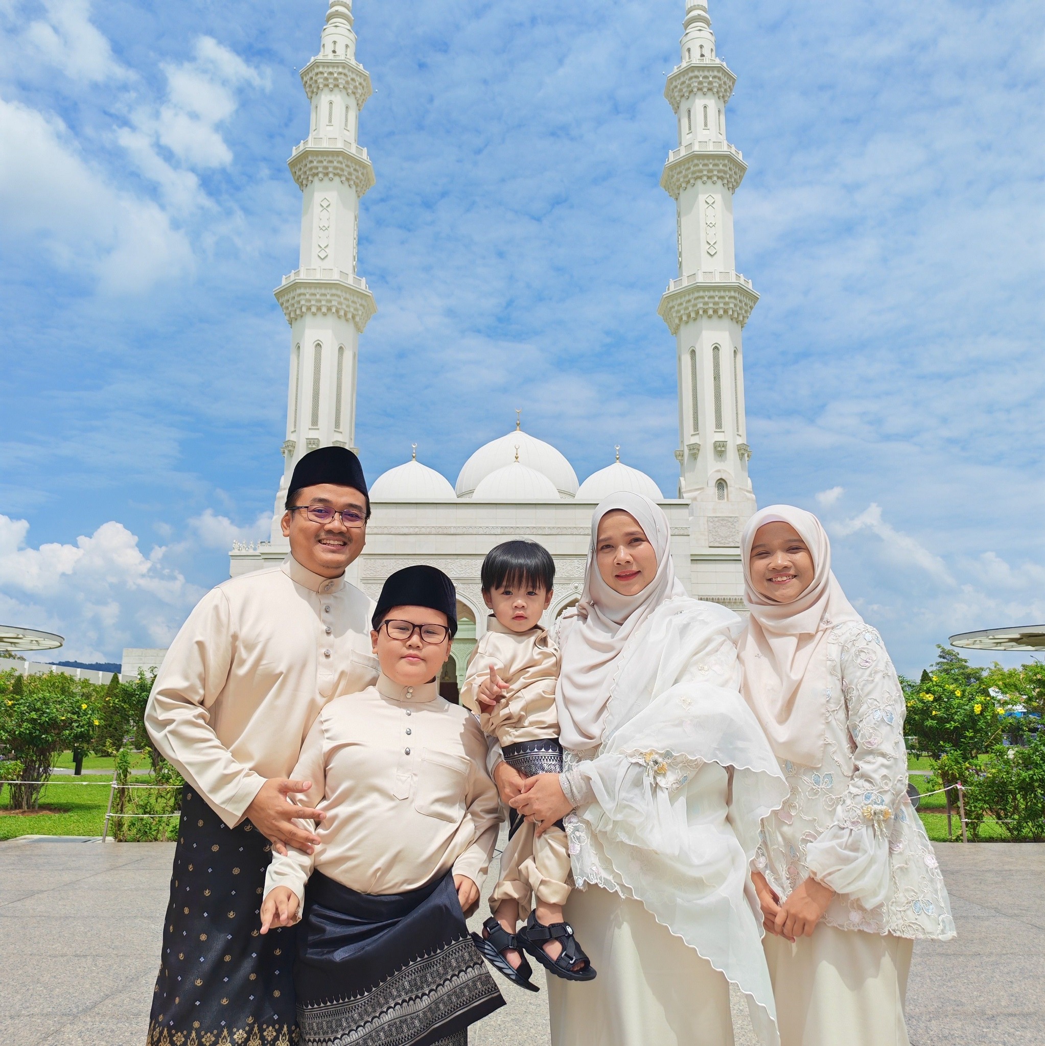 semalam-wife-tanya-duduk-hotel-mana-mohd-hafiz-hashim-facebook