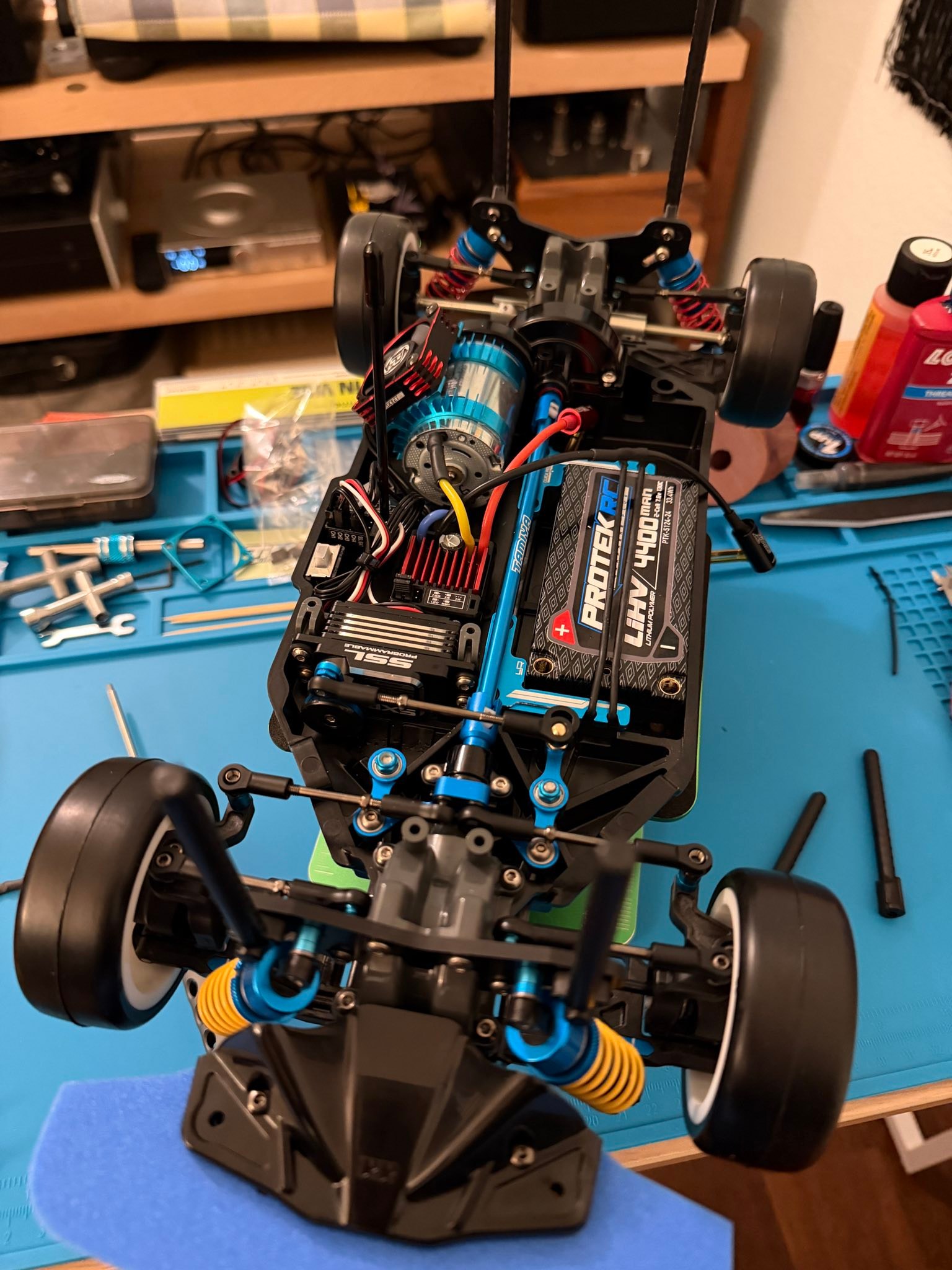 TT02 Type-SRX modified to 251mm to fit the 911 GT3 R.