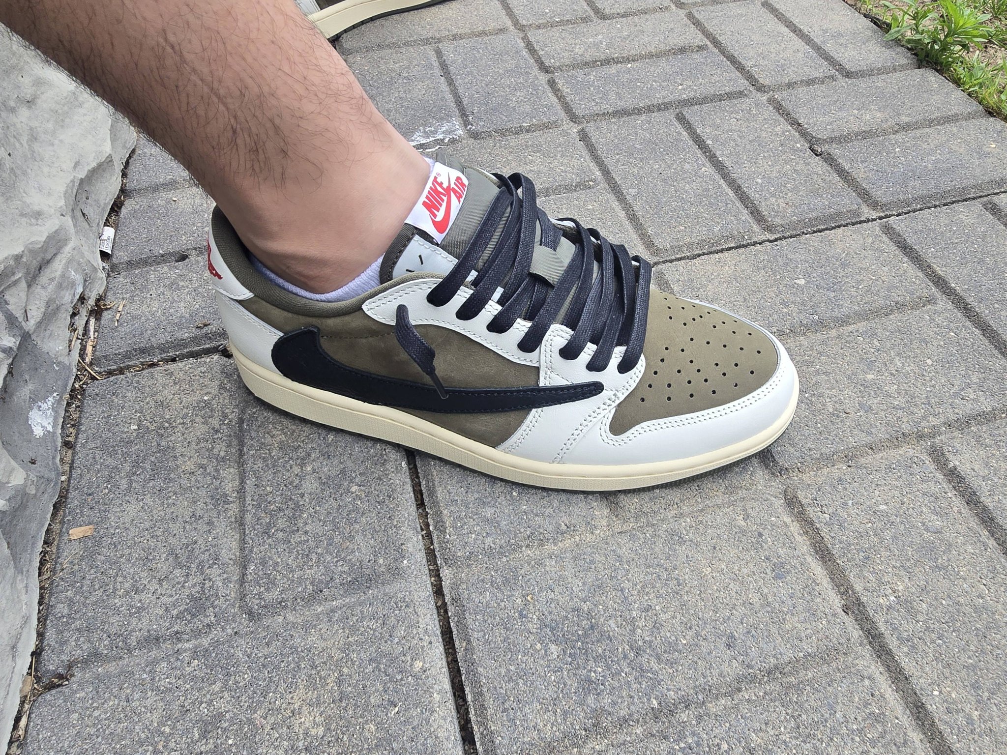 Couple shows off Air Jordan 1 Low Travis Scott Medium Olive sneakers