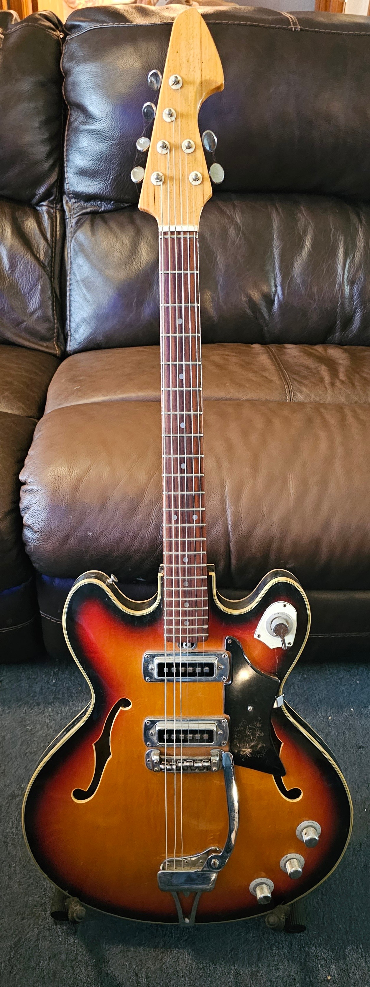 What year is the Teisco KEP-10t guitar from?