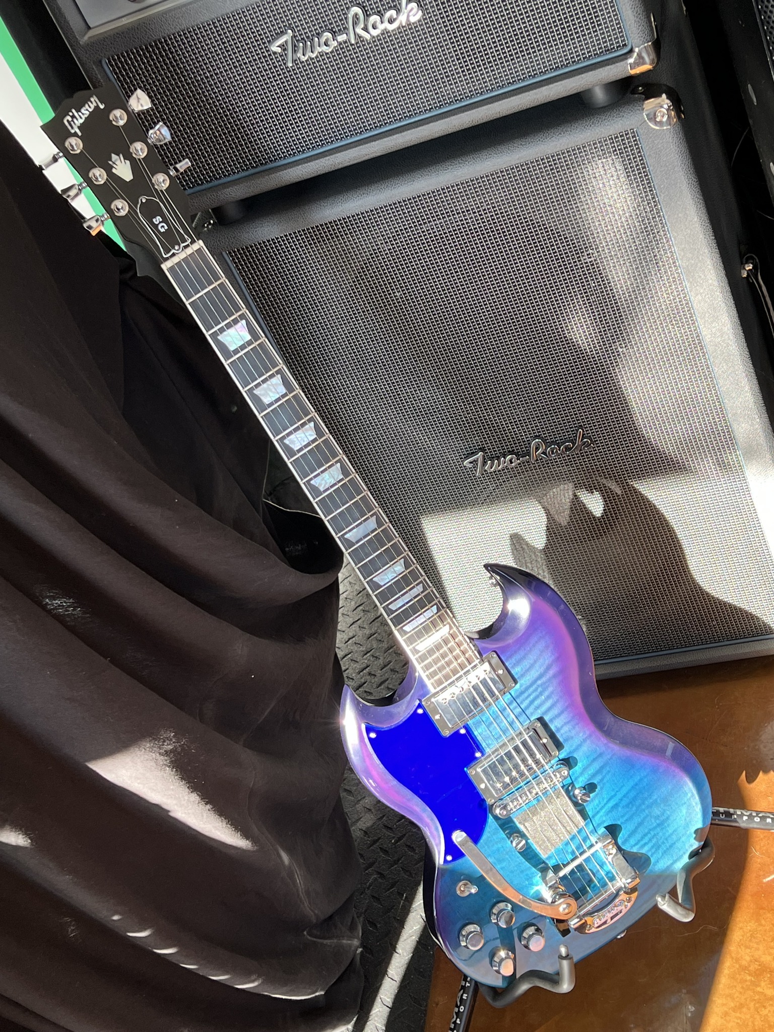 Upgraded gibson sg guitar features