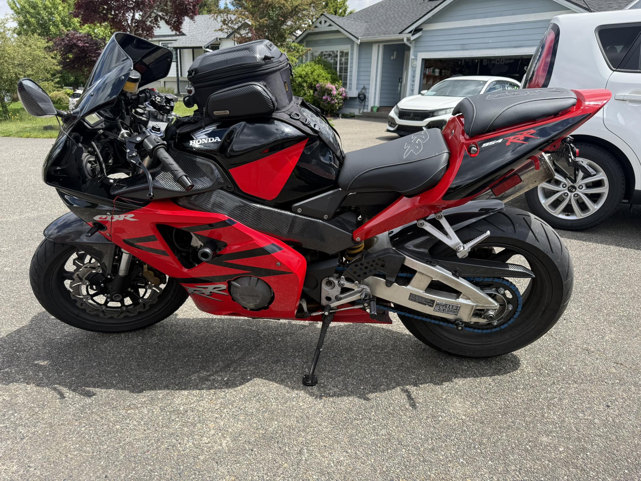 CBR 954 RR with carbon fiber upgrades