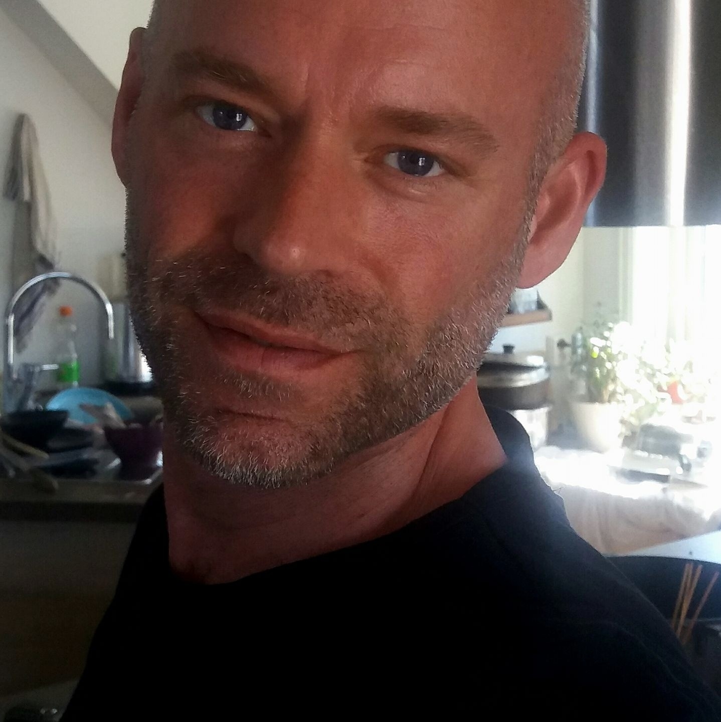 dette er eurovision 2026.. se på han... - Erlend Küng Røberg | Facebook