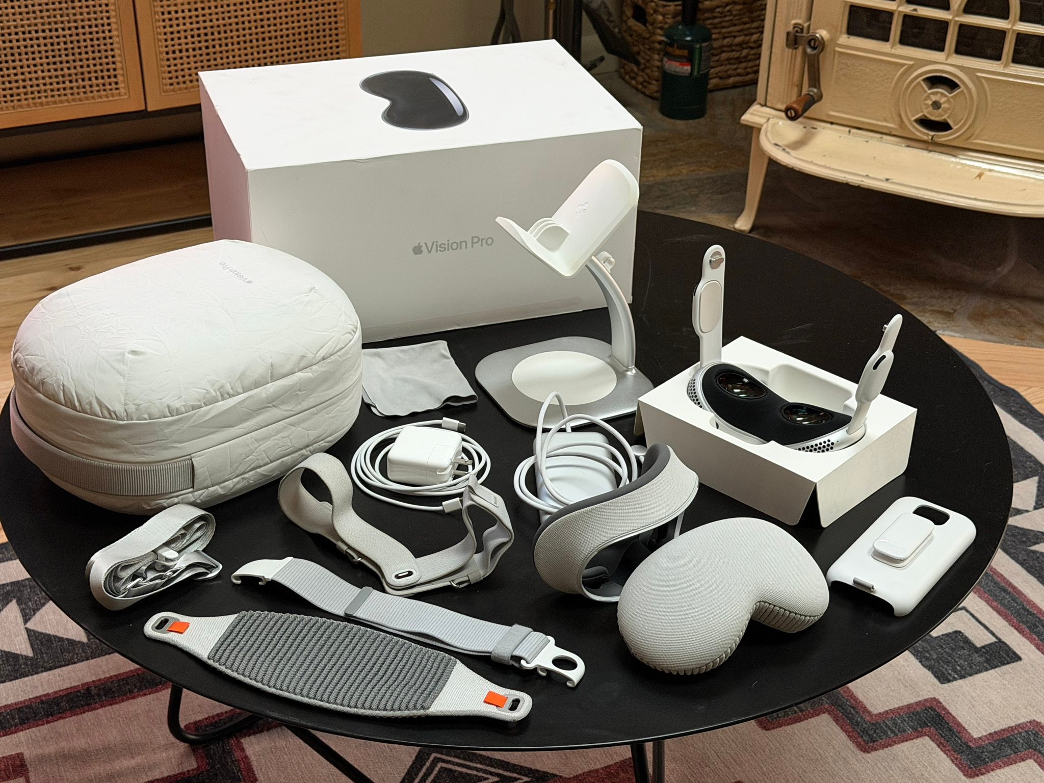 Apple Vision Pro 1TB for sale with accessories
