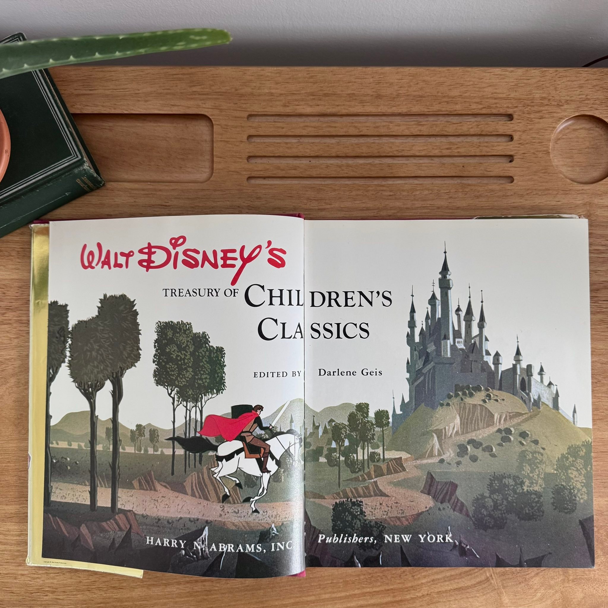 ✨ Vintage 1978 Walt Disney Treasury of Children's Classics ✨ A