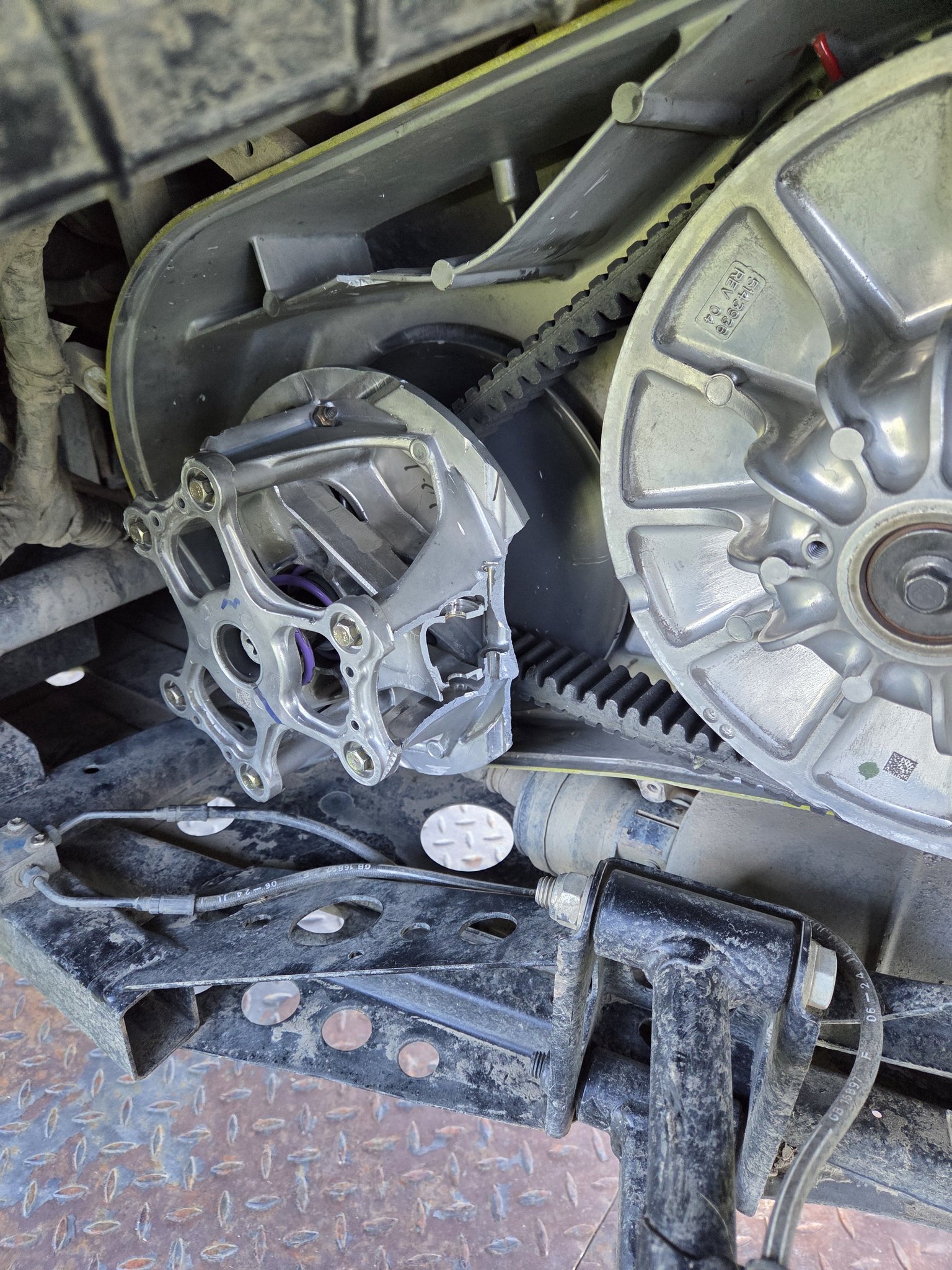 Has anyone's Polaris Ranger XP 1000 clutch blown apart like this?