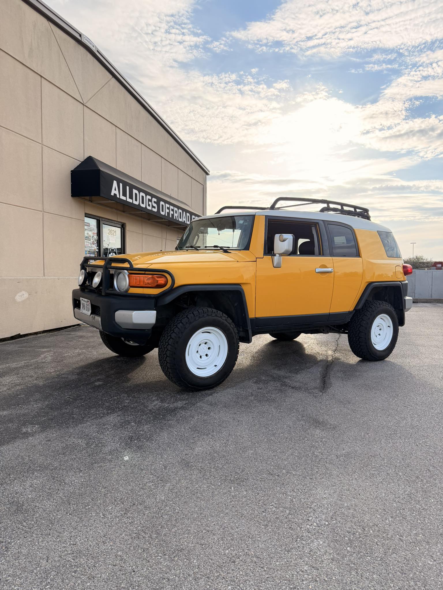 Modified Toyota FJ Cruiser with Koni lift and fifteen52 wheels