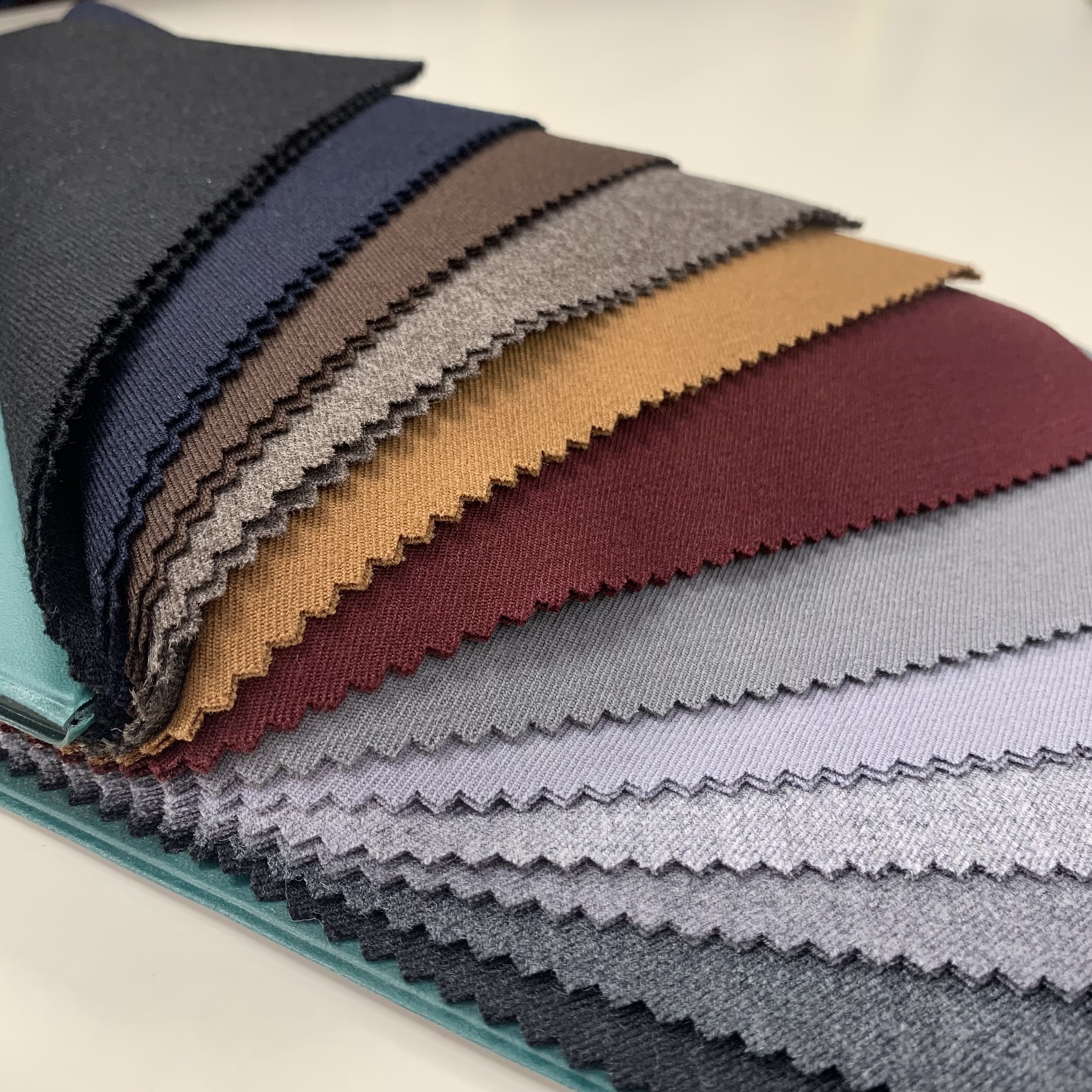 永樂市場【龍育發布行】 - 【小編大推薦】 👍 真 純羊毛 100% Wool 超暖質感毛料 👍 👉 冷 不用怕 讓純羊毛來溫暖你的身心靈 👈 ...