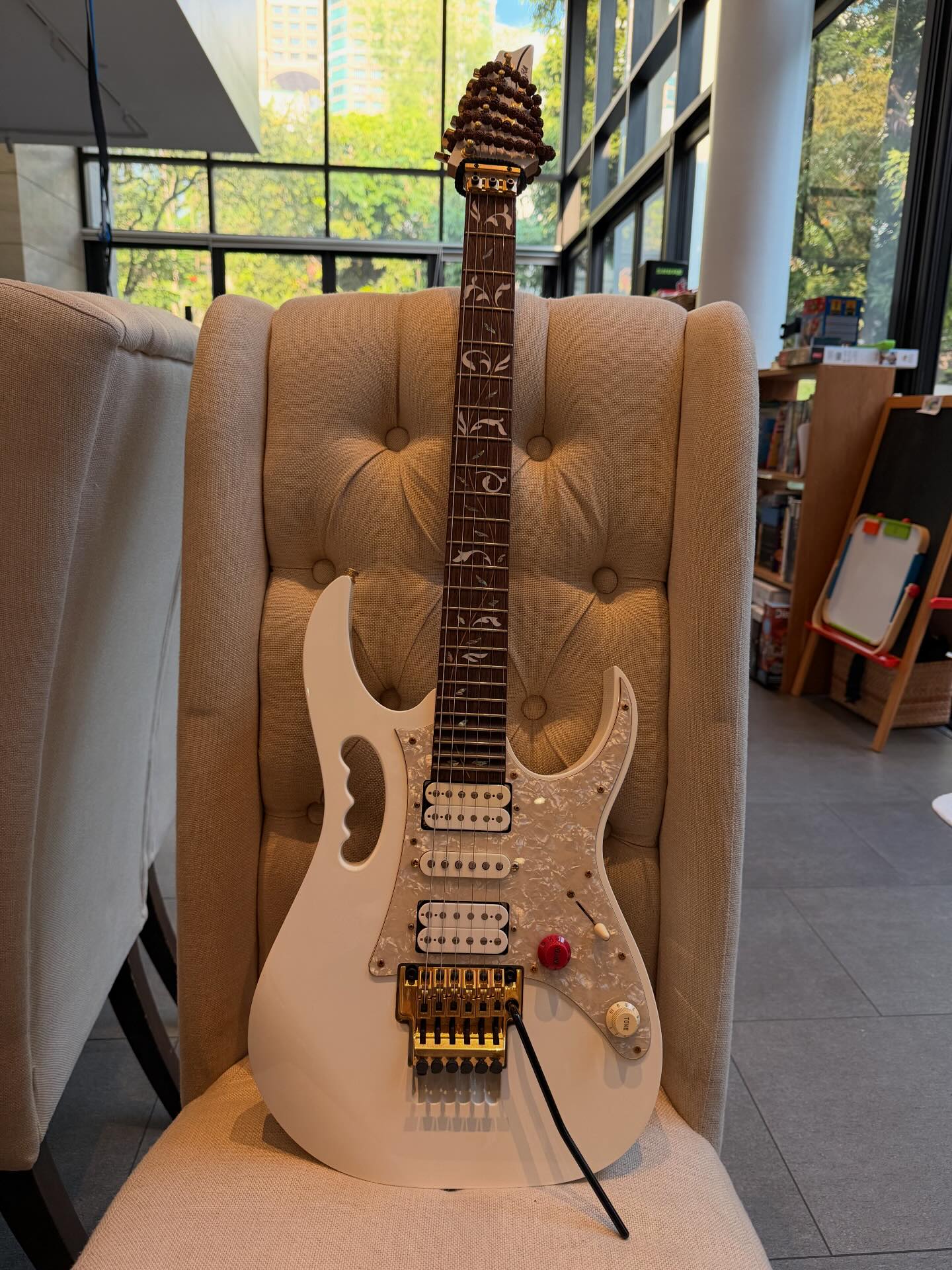 Ibanez Jem7vwh with sustainer mod review