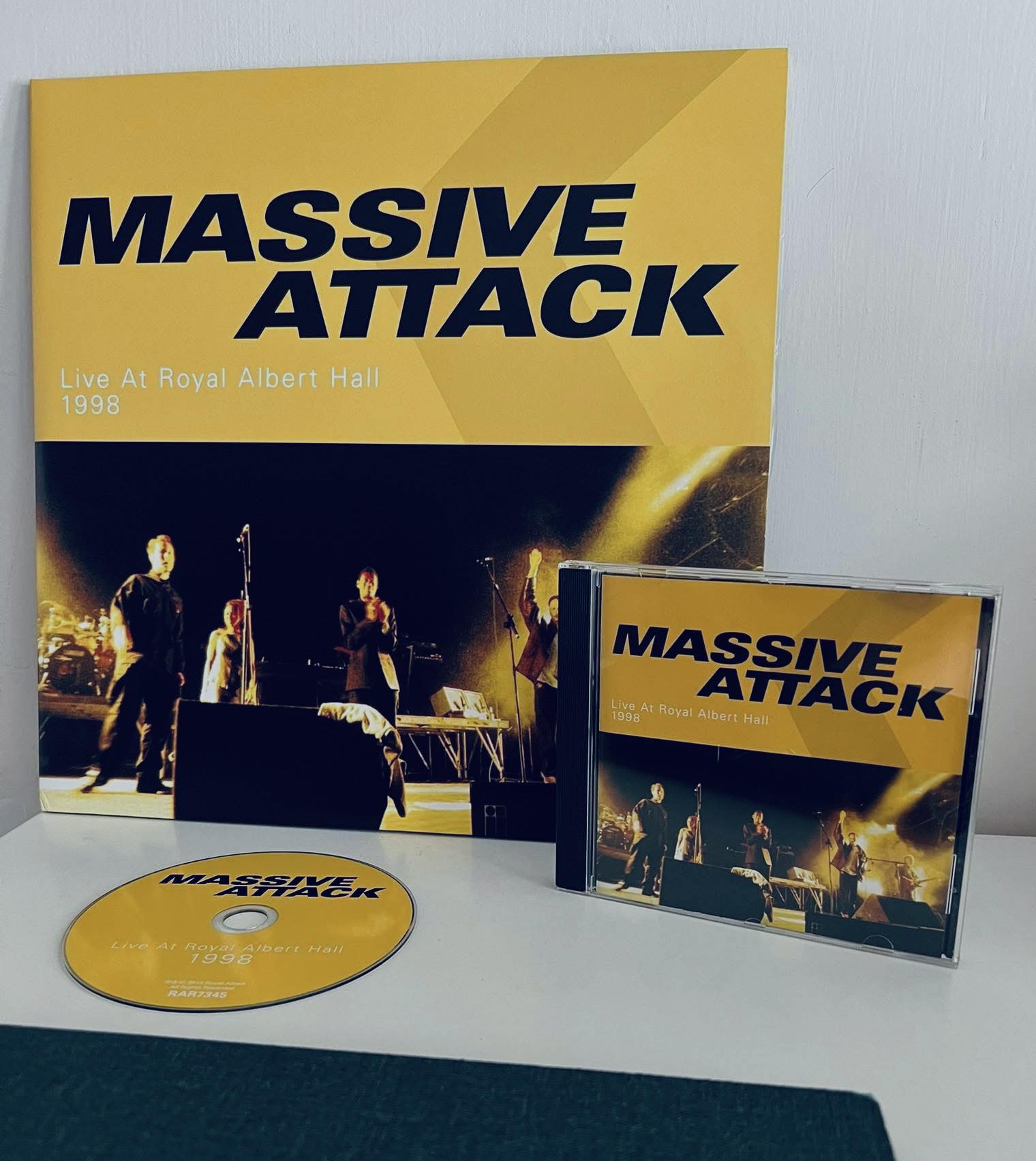 Massive Attack performs Exchange live in Barcelona 1998
