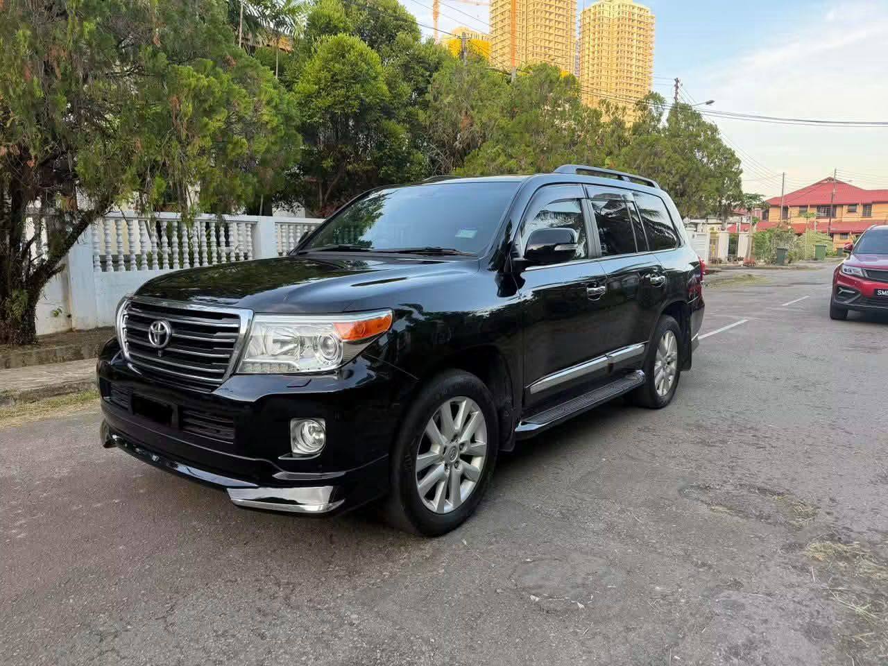 TOYOTA LAND CRUISER ZX 4.6 Facelift URJ202 Petrol Year Made : 2012