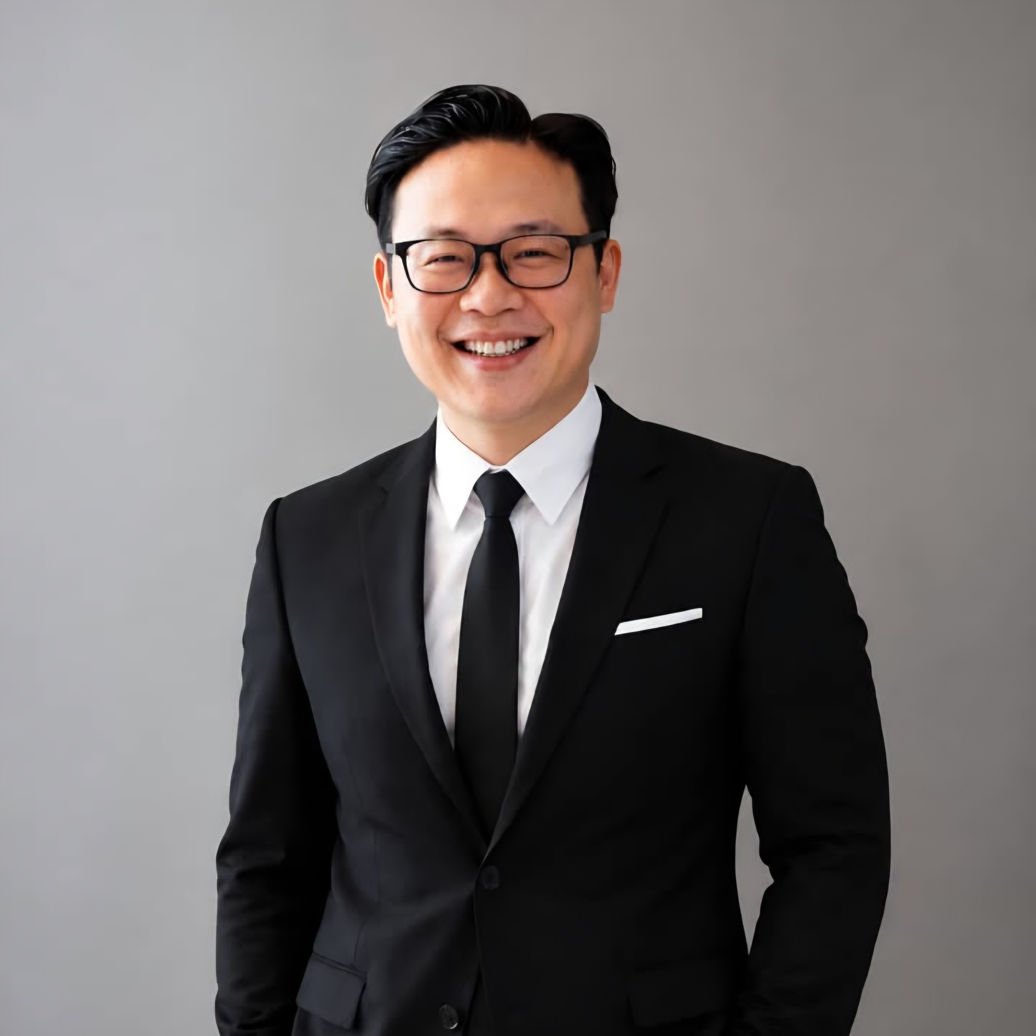 Bryant Yap - 年过了， 城市慢慢恢复节奏。 灯还是那盏灯， 桌子还是那张桌子，... | Facebook