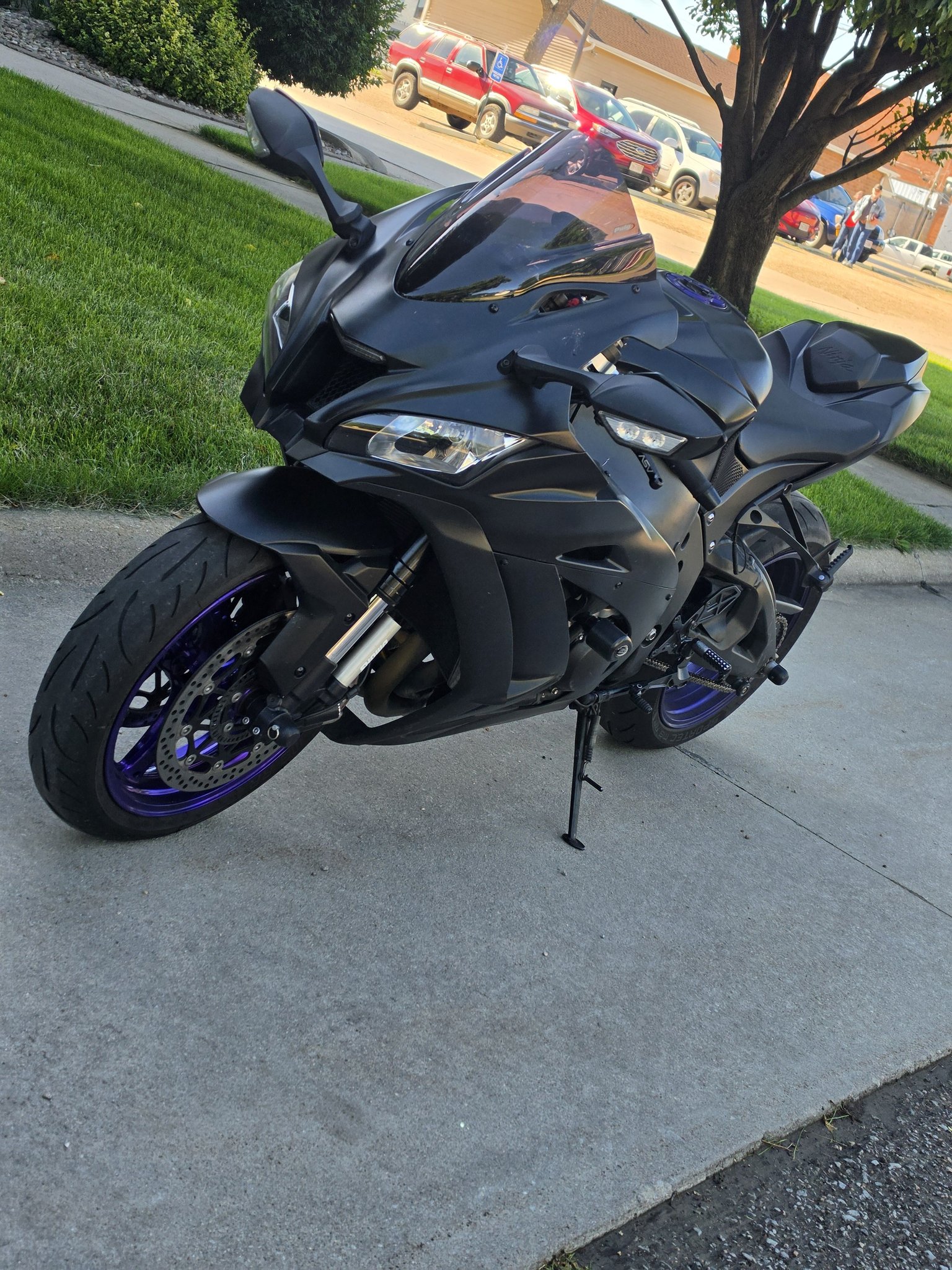2028 ZX-10RR Full Carbon 🖤💚 Looks illegal to ride… but
