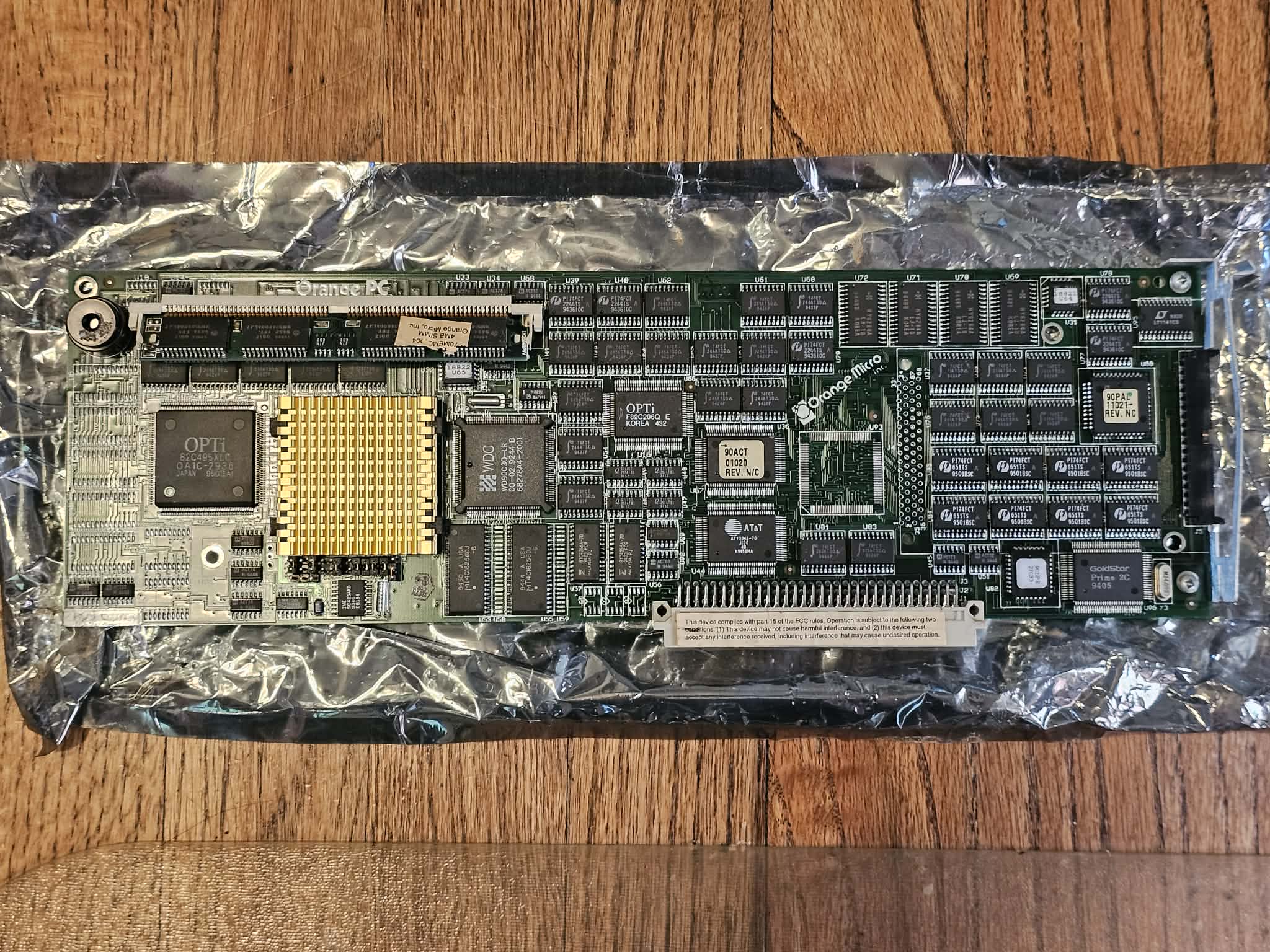 Apple Power Mac 6100/66 with MS-DOS and Mac OS