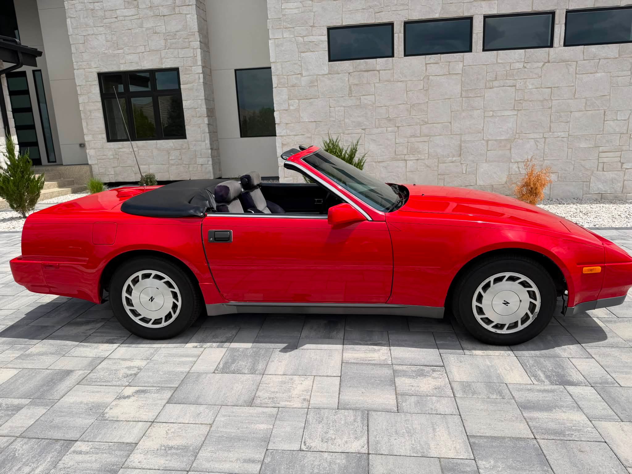 Drifting into a neon sunset 🌇 1985 Nissan 300ZX // 3.0L V-6