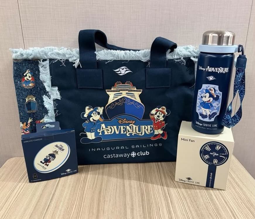 What is in the current Castaway Club bag?