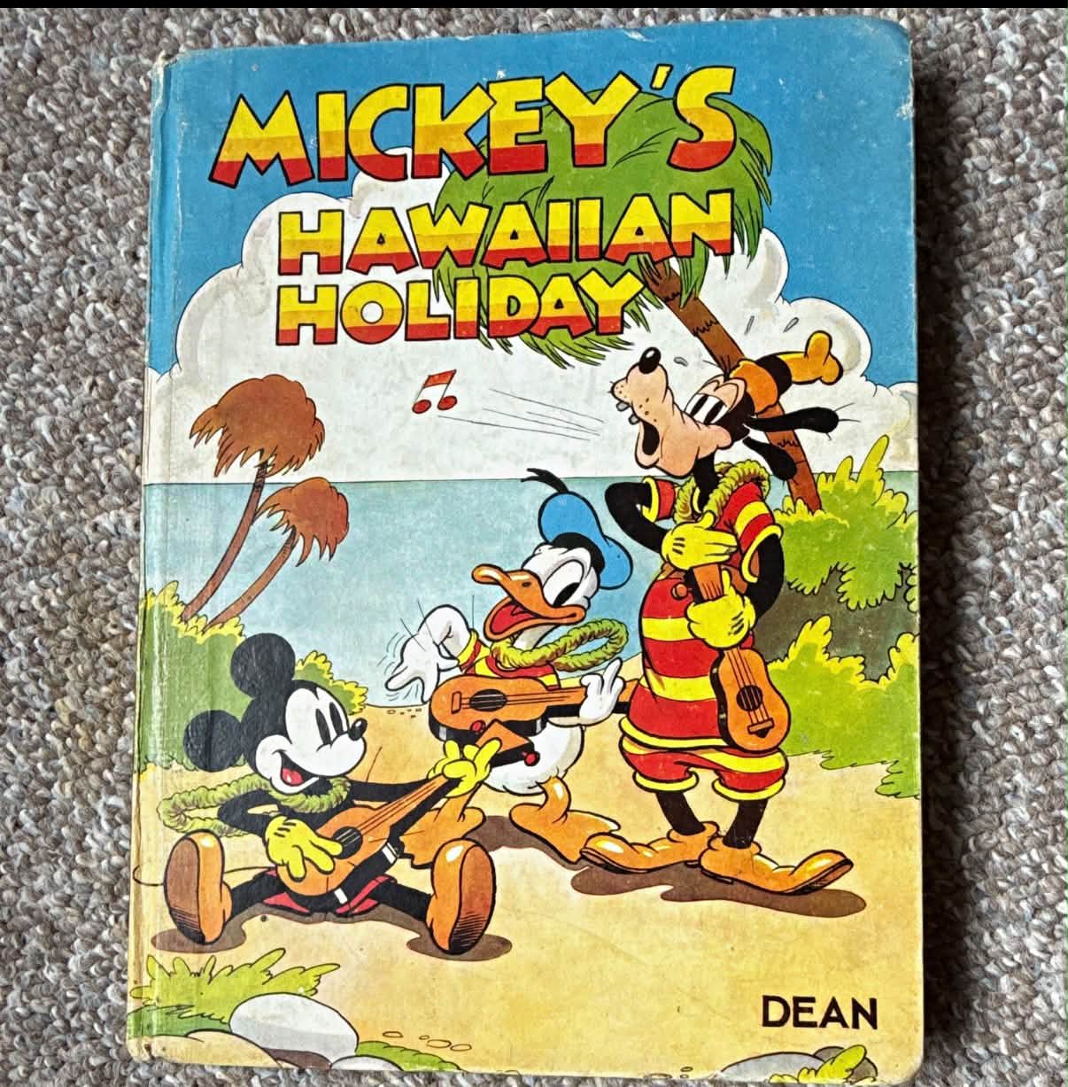Mickey magazine　ドナルド　レア物 Rare 1938 Mickey's Hawaiian Holiday Book by Dean & Son London