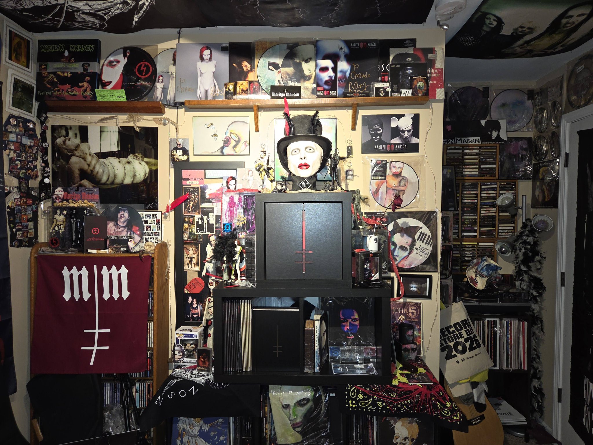 MarilyN MansoN CULT shrine upgrade with additional cubes