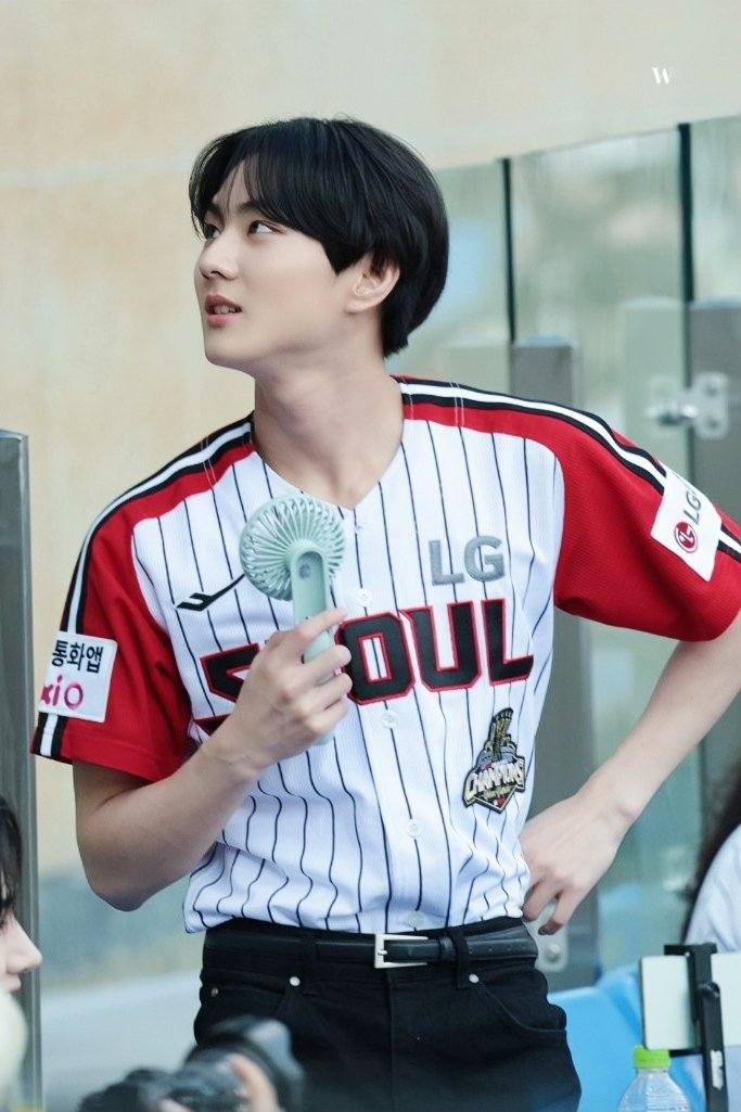 260614 Jungwon at Stadium for Ceremonial First Pitch LG Twins