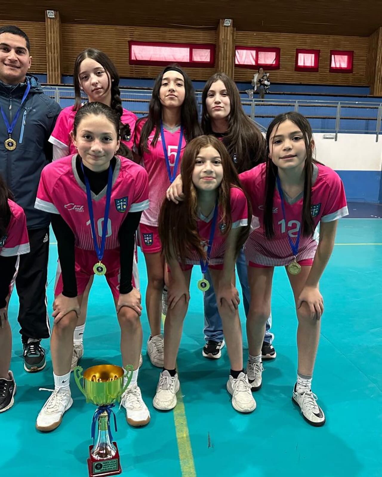 Colegio Santa Cruz Rio... - Colegio Santa Cruz Rio Bueno