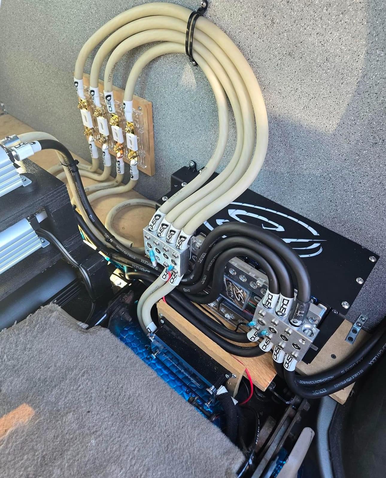 Clean shot of our xMAX90-DIY and TB-608 terminal blocks! Stable