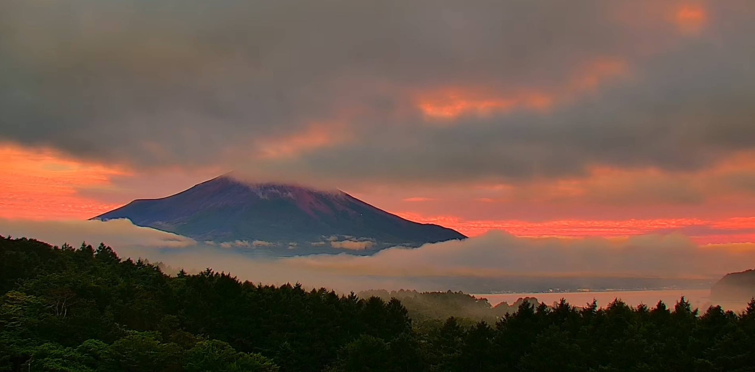 朝日富士 2026年8月17日(月) 本日の早朝富士山🗻🌅 なかなか見れない富士山で