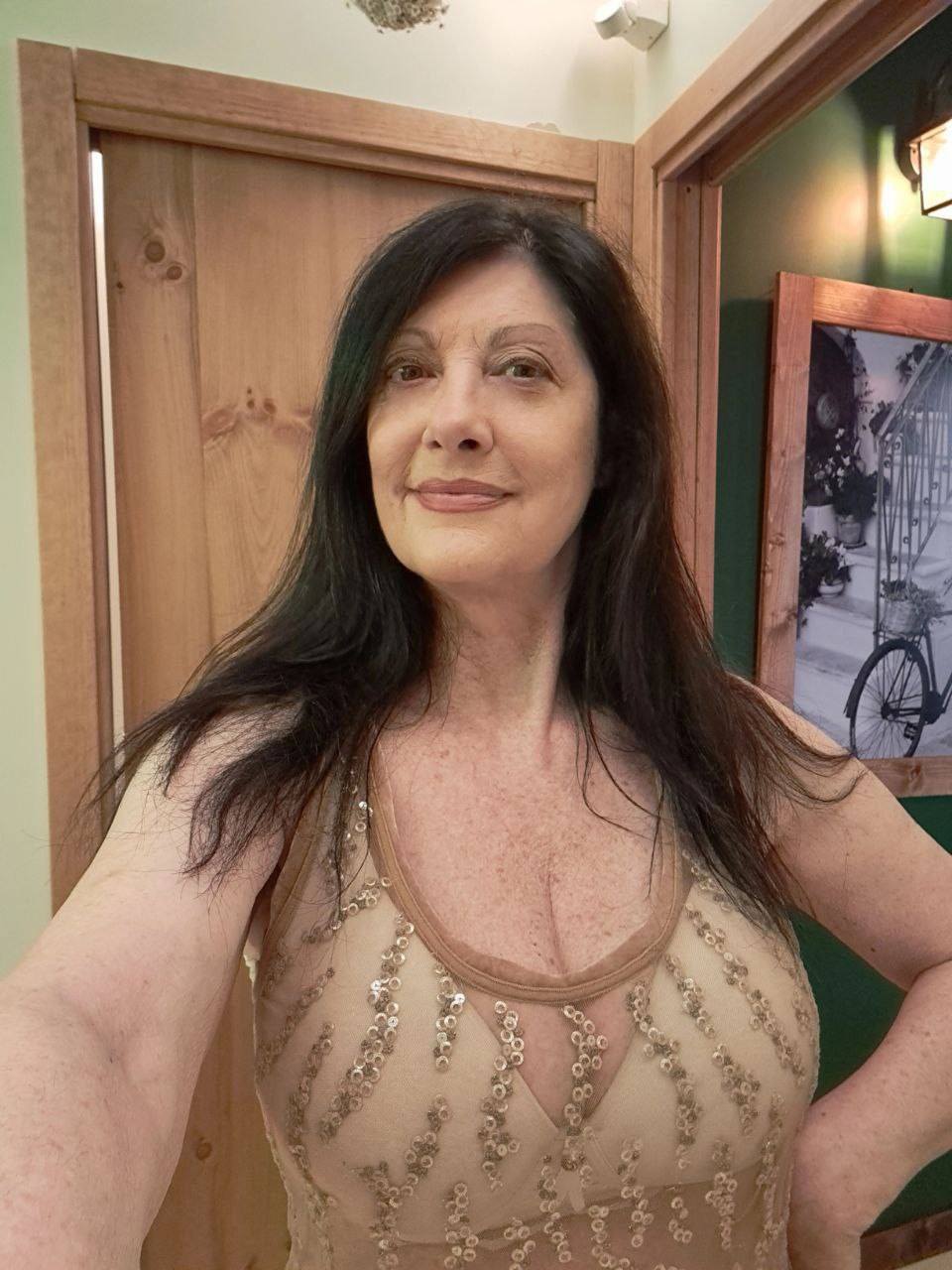 Linda Lorenzi official