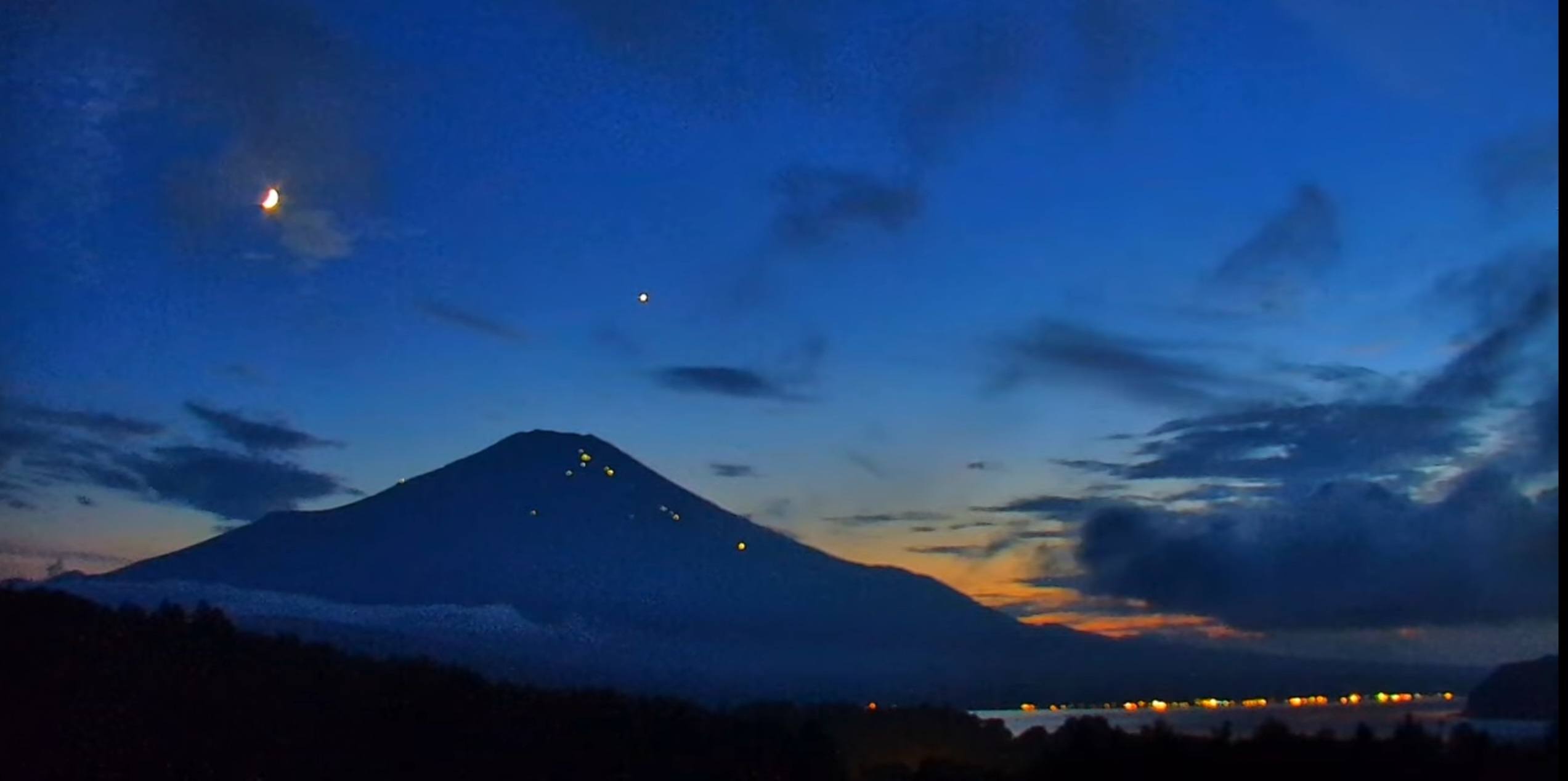 2026年8月17日 七変化富士山を御覧下さい🗻🌇🌃 @VICENTEAGEMATSU様