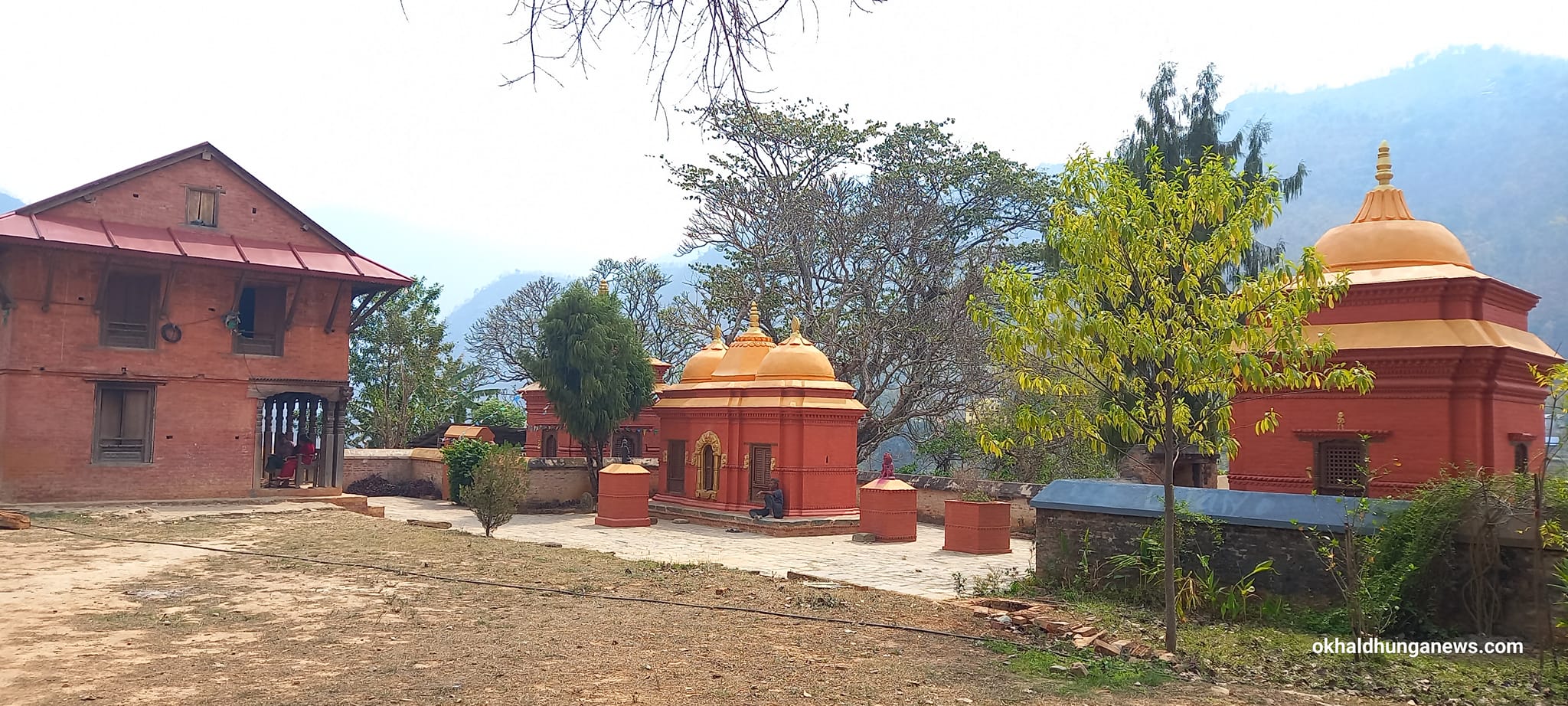 Padam Luitel - महिलाको एउटा लिपिष्टिकलाई १४०० पुरुषको... | Facebook