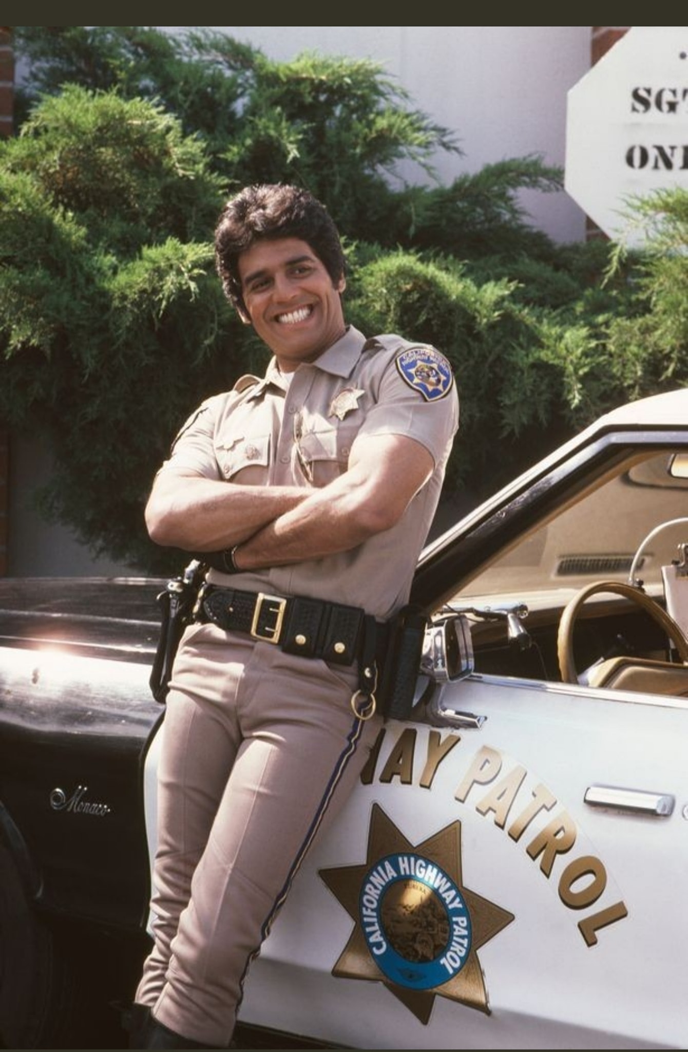 Com - Erik Estrada 😍🎥 CHiPs (TV Series 1977–1983) Erik Estrada was born ...