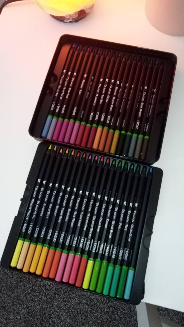 にこ  What are Black Widow pencils like compared to Prismas, Artezas