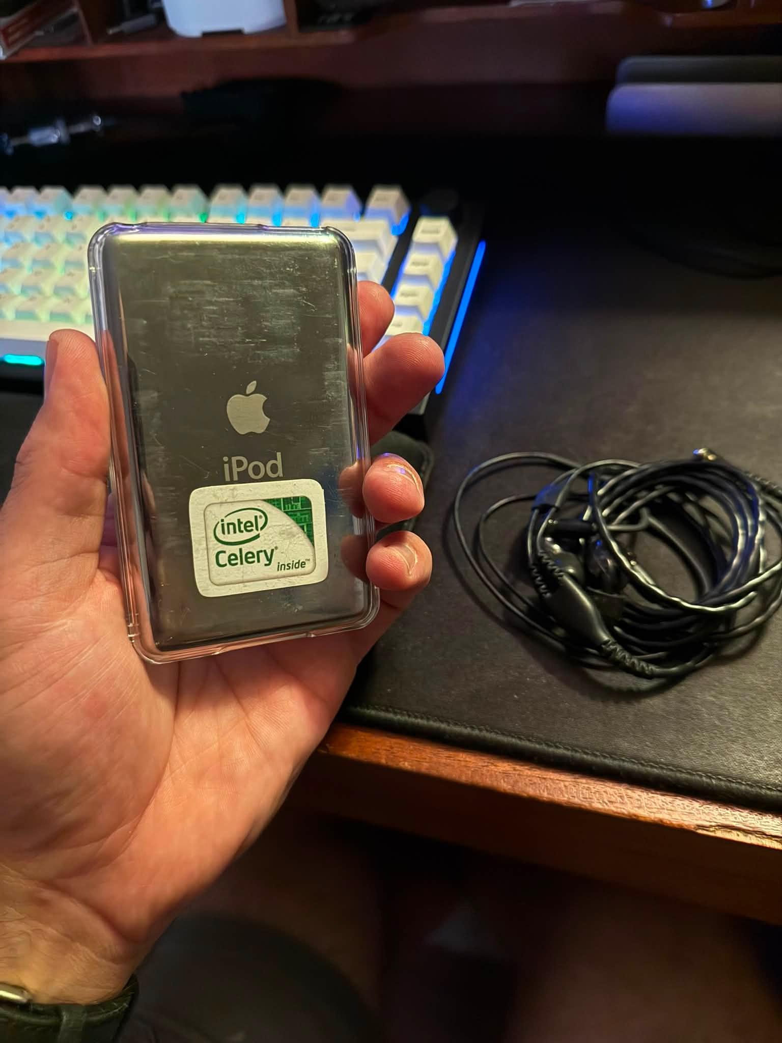 Upgraded iPod classic with iflash quad and 3000mah battery