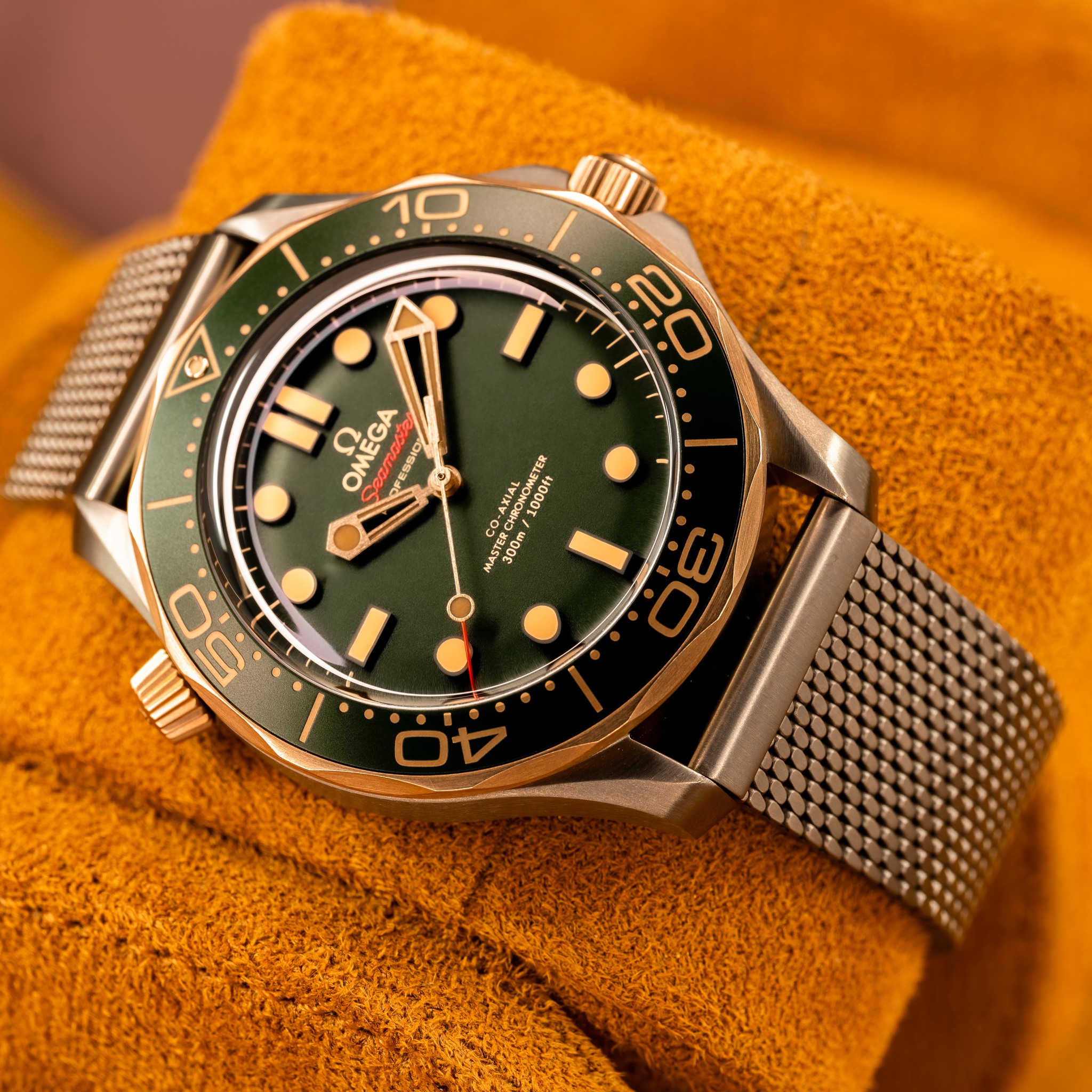 F.L. 23883. The Watch Angels design type B-Uhr “Baumuster B” in