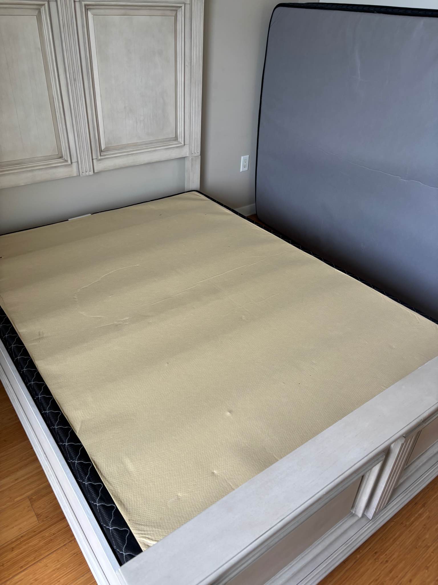 Kingsdown queen mattress and box spring - Mattress Foundations ...