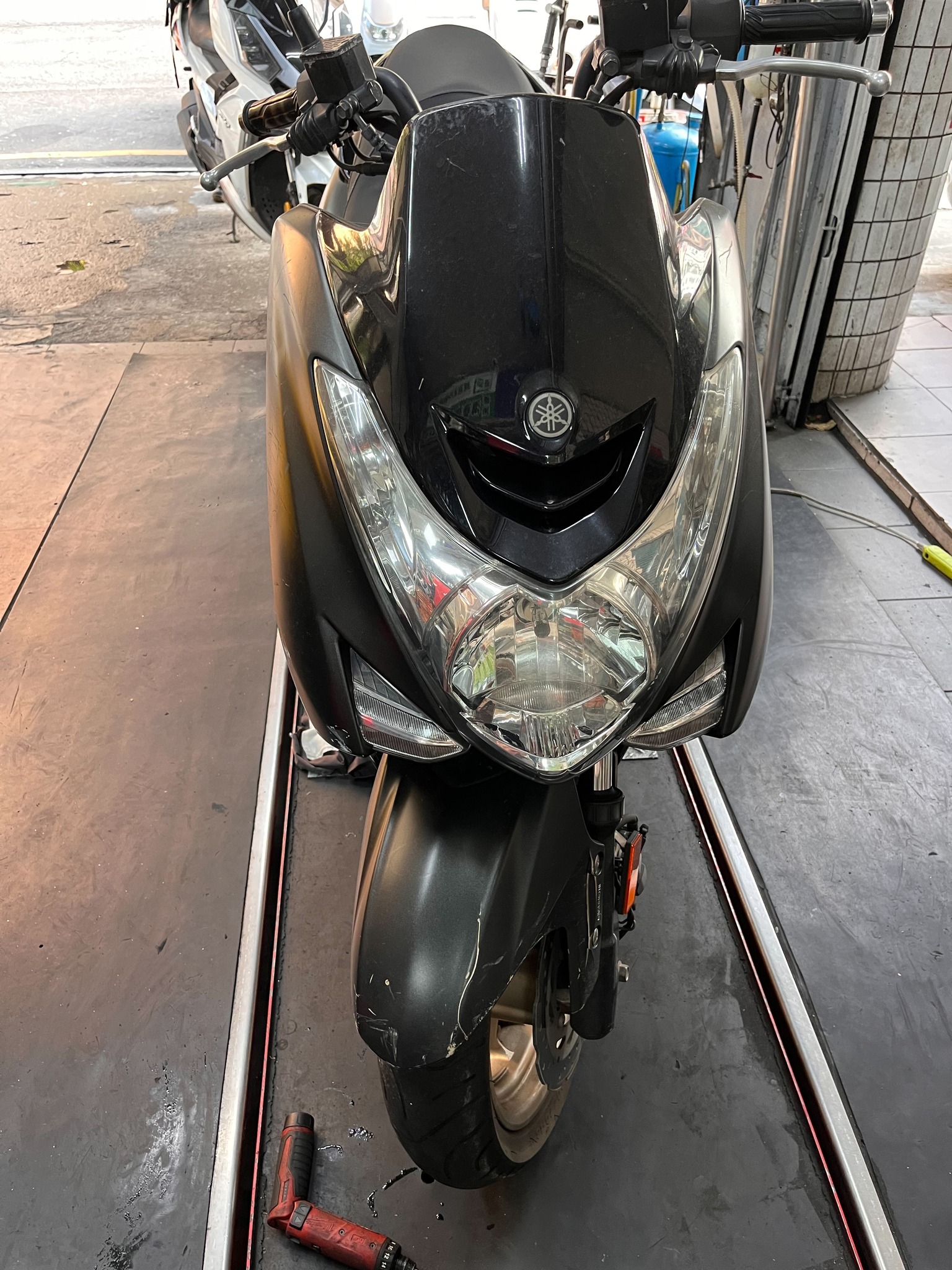 樺鴻機車行 - #SMAX155 #預約 56790公里 指定水系統大保養 #誇張系列... | Facebook