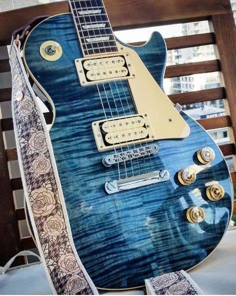 Dimarzio PAF 59 pickups in a CME R8 guitar