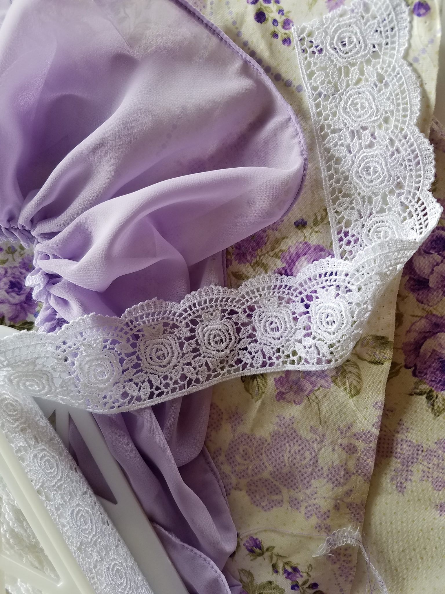 What material to mix with lace fabric?