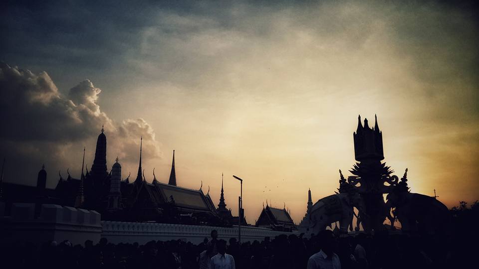 Oraphan - ภาพท้องฟ้า ณ ที่ประทับสุดท้ายแห่งพระบาทสมเด็จพระเจ้าอยู่หัวใน