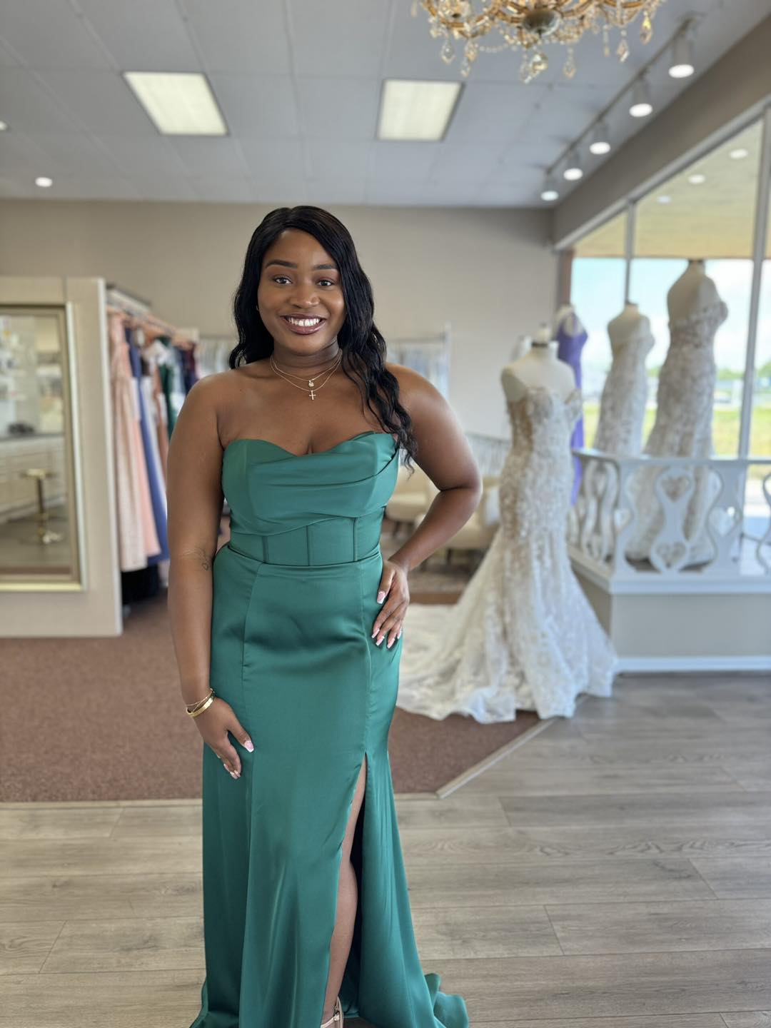green dress lipstick color What lip goes well with an emerald for a black tie wedding? lipstick for green dress